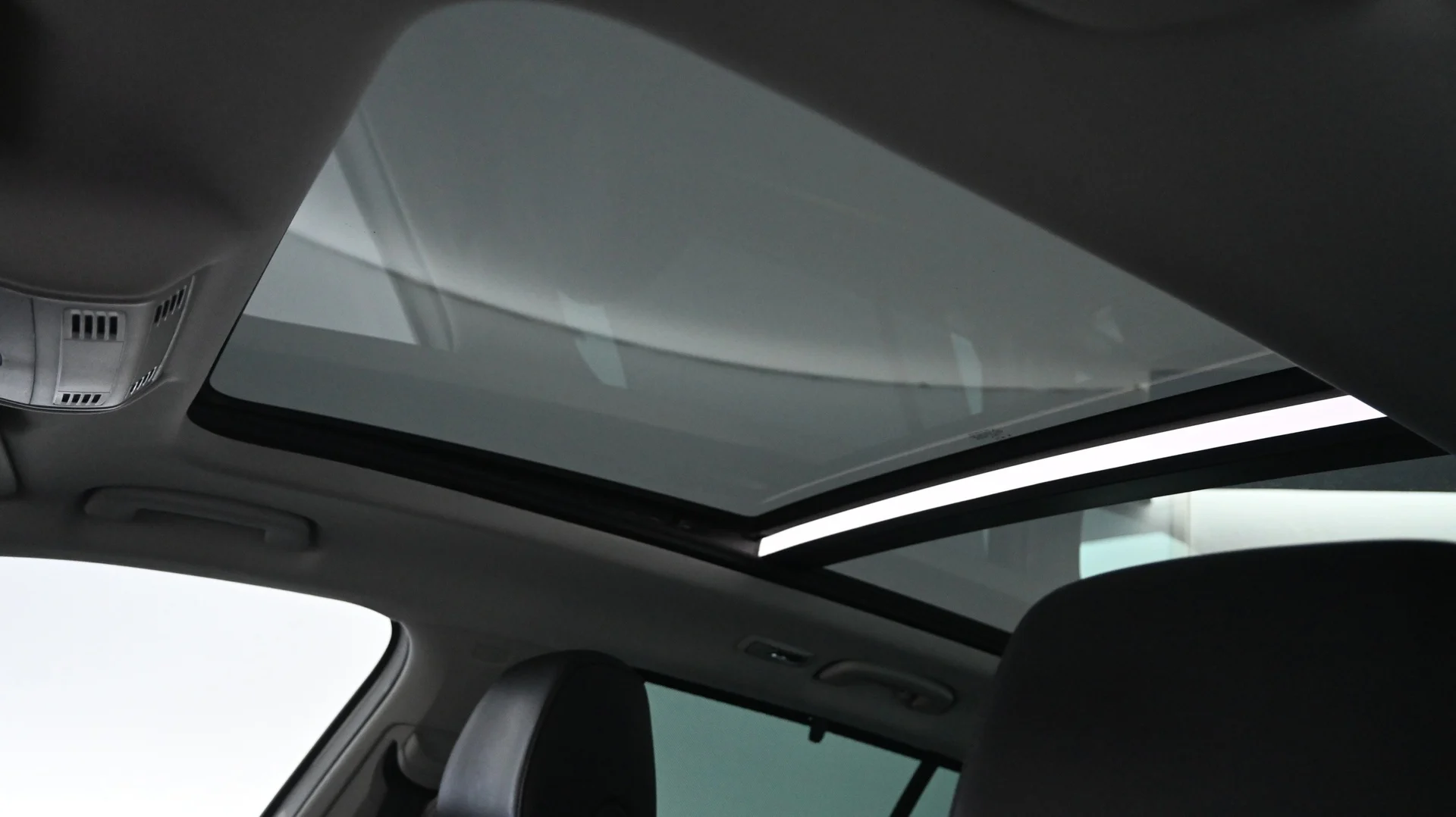 Car Image - 4zQg7lkm1rEsOm2IhGnPoN