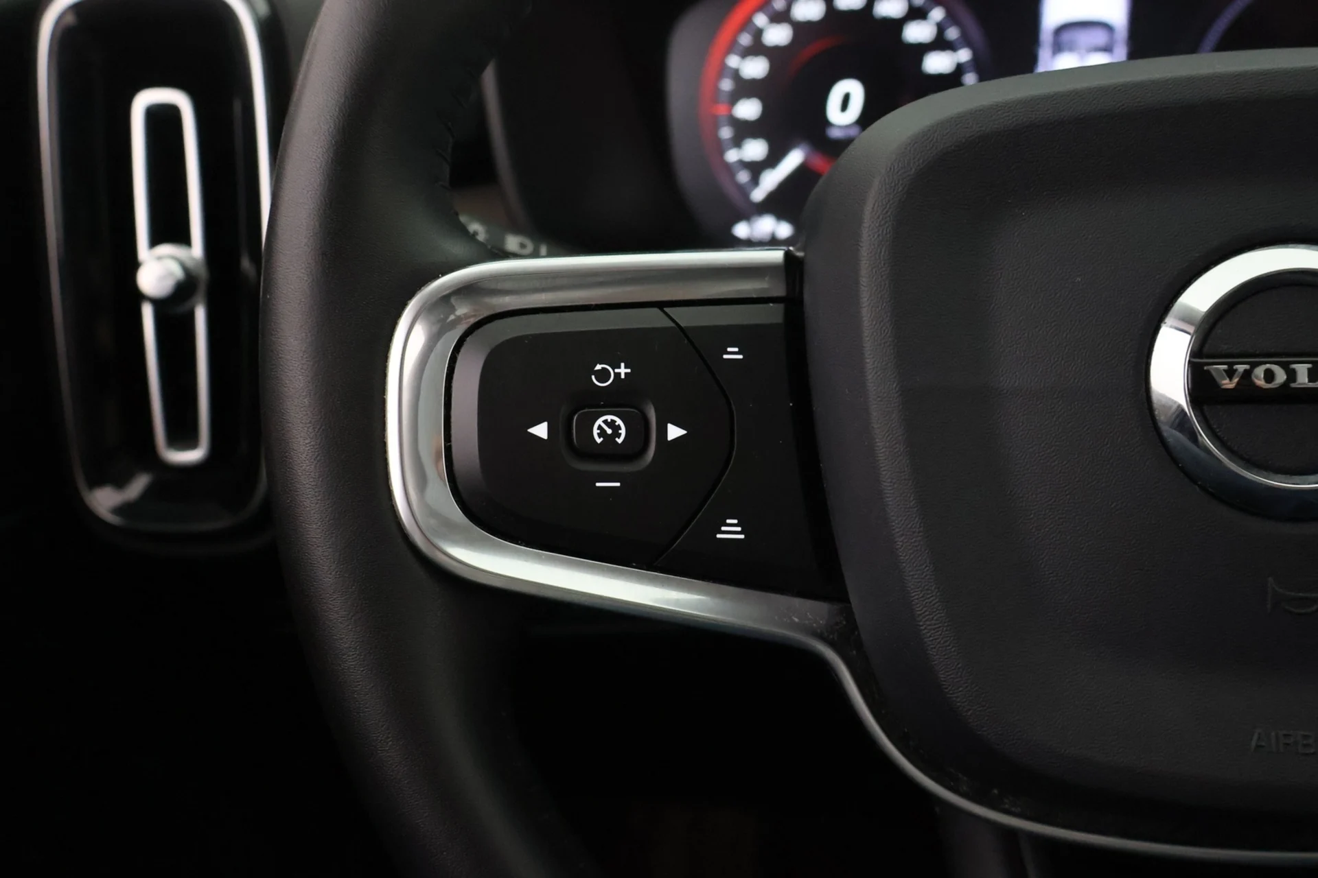 Car Image - 4TZX5NeahC5N8p8y6TQfLz