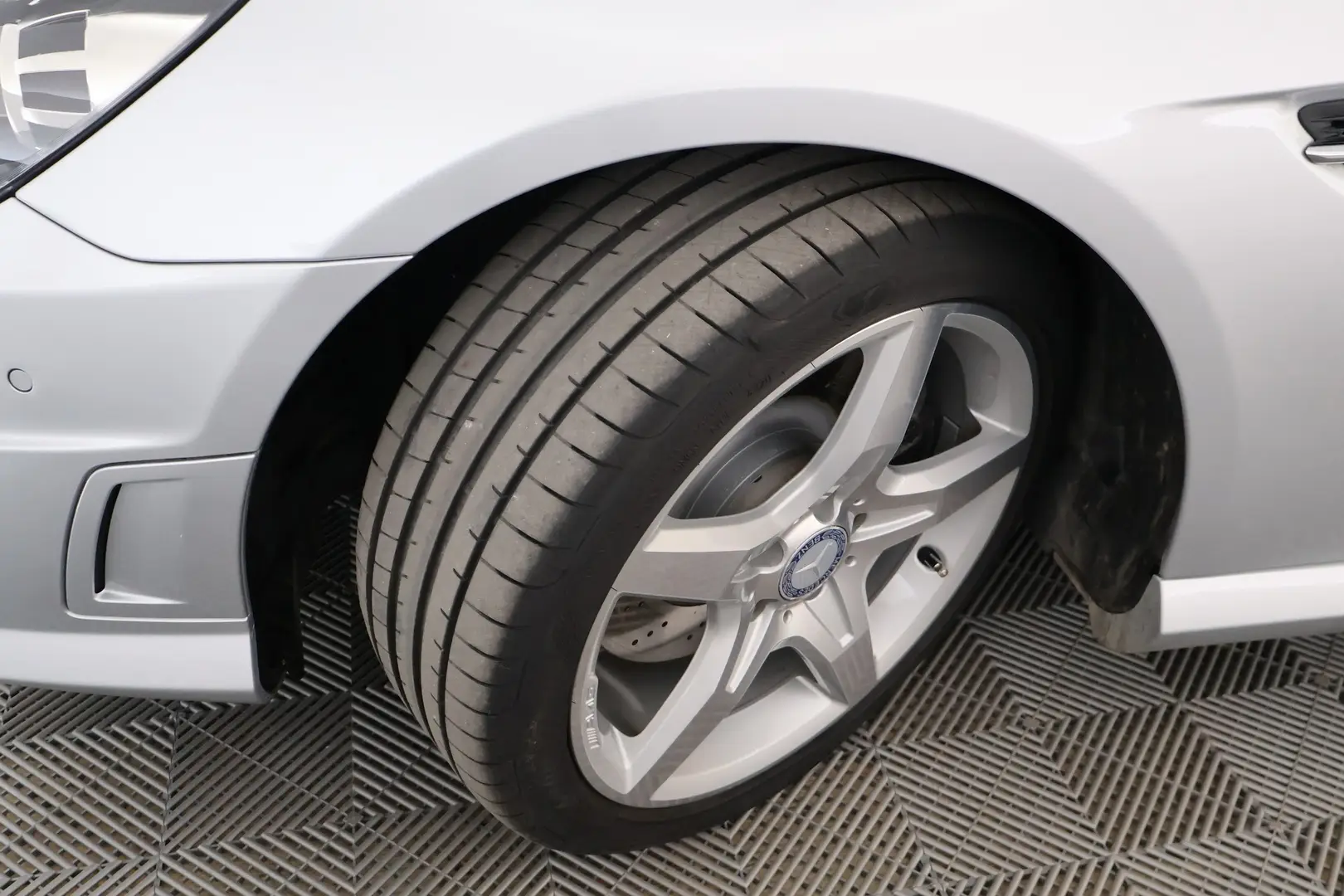Car Image - 4Cq0nqQN7TJqF3j85quyHQ