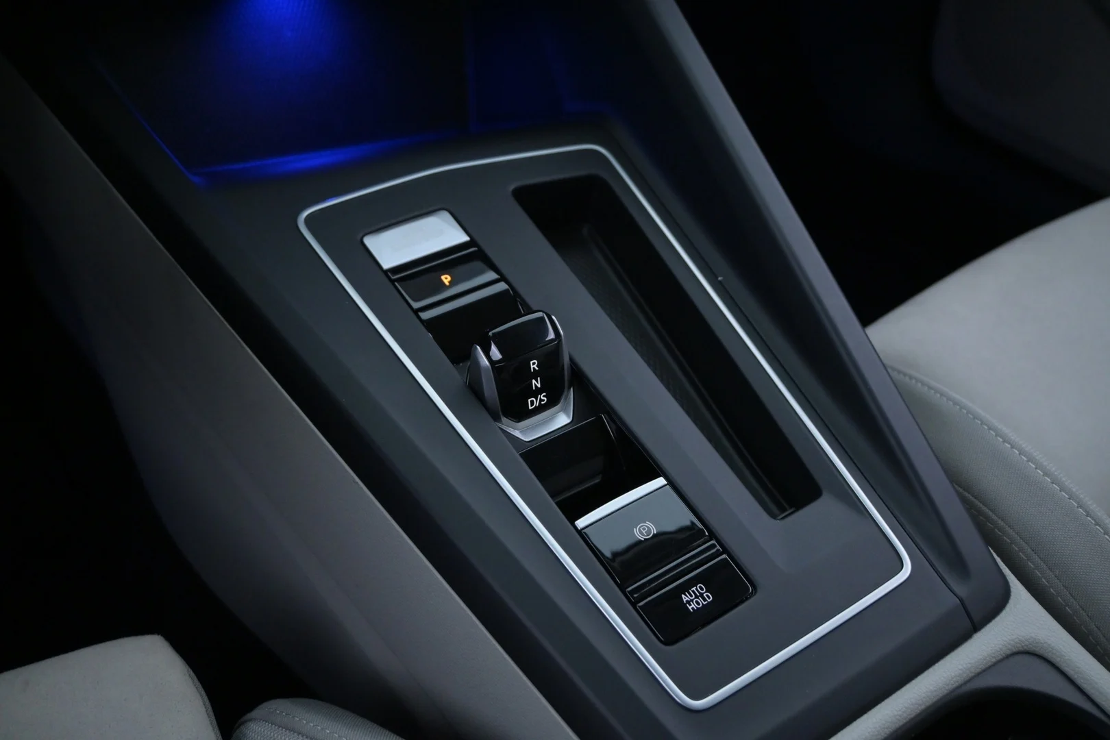 Car Image - 16uVDu3JnCeMyEd1AKSDve