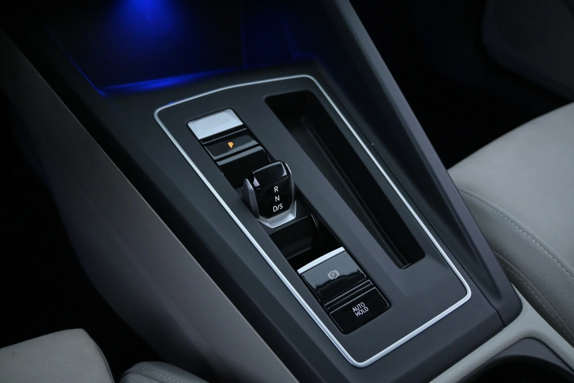 Car Image - 16uVDu3JnCeMyEd1AKSDve