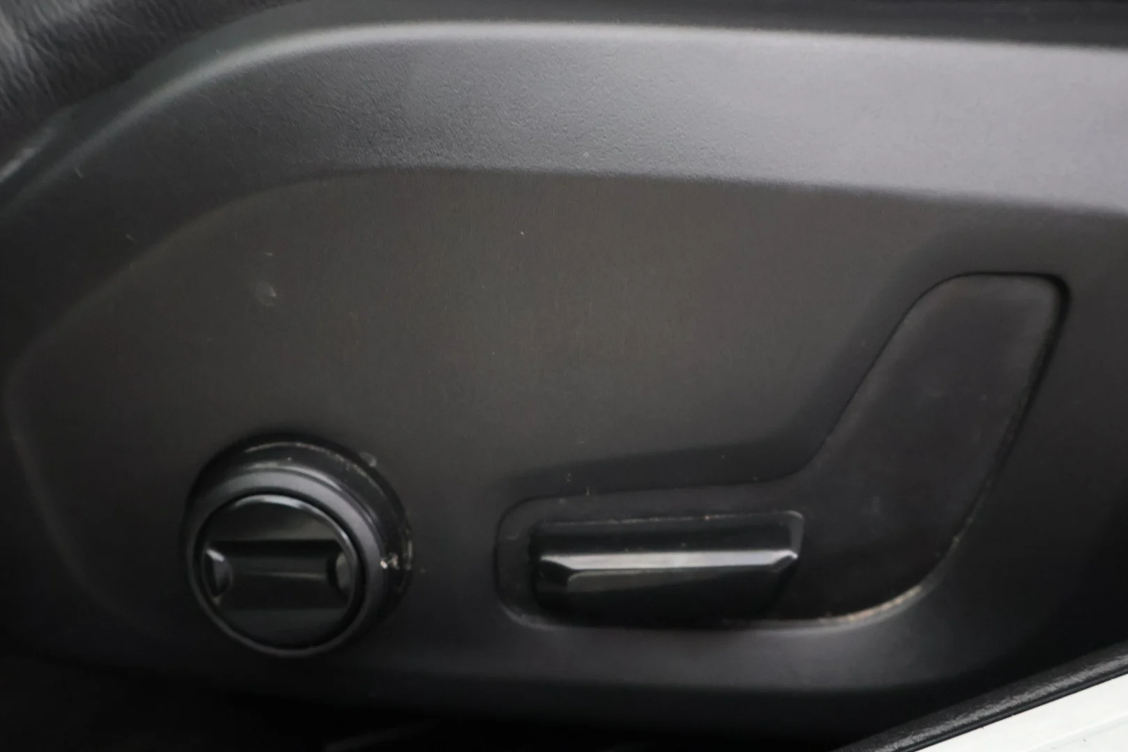 Car Image - 7HbRmK4iwWCt7UxQaiUrYh