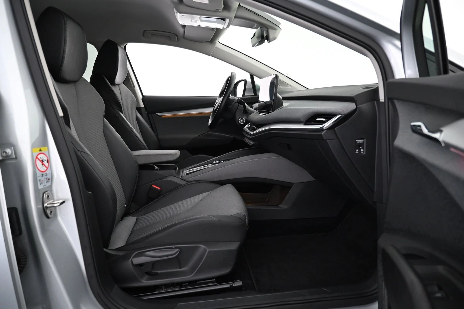 Car Image - 7LaaN7DULP6uxBNHshgSAl