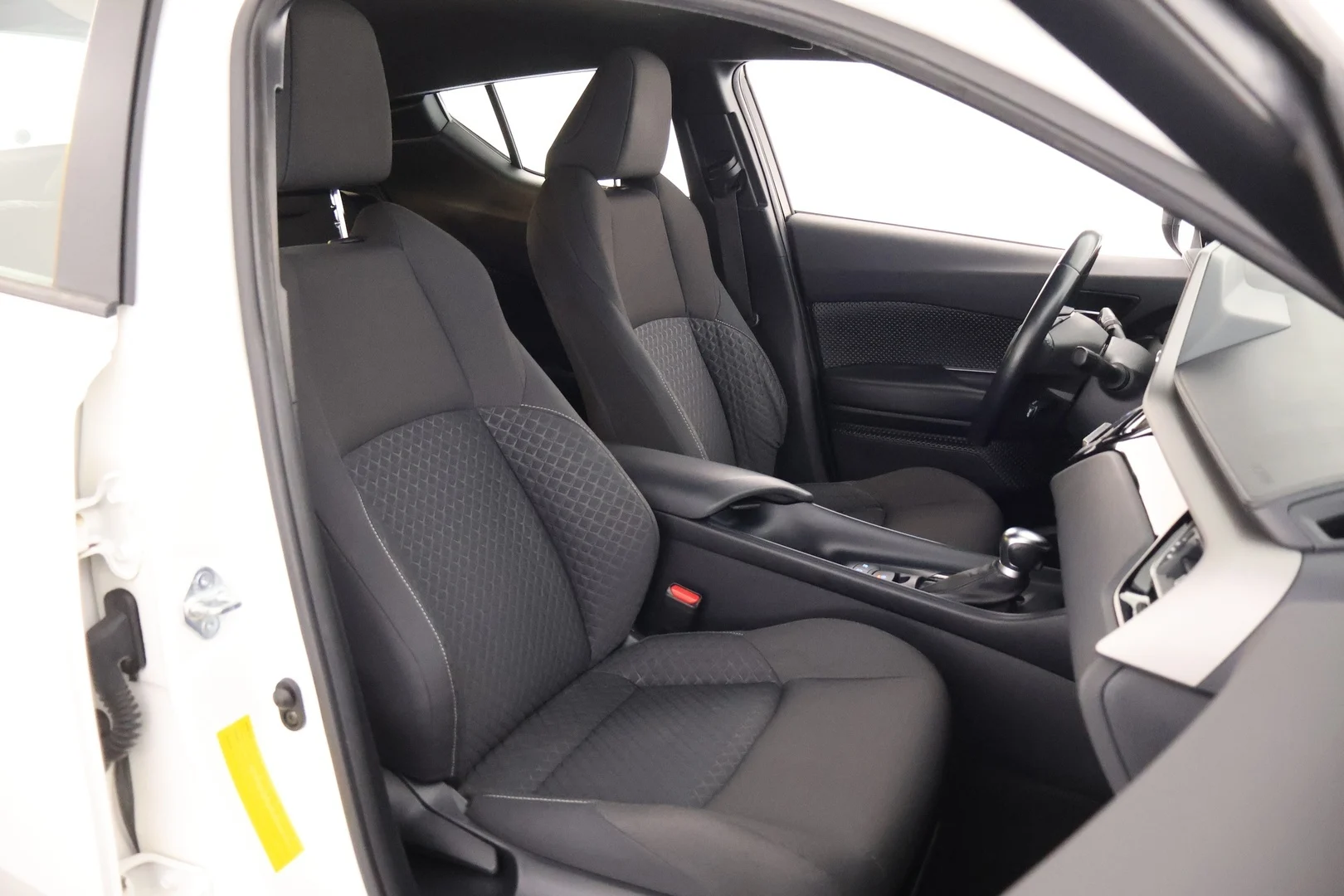 Car Image - 2G7Y7ppFxIftTBvfNrlxjs