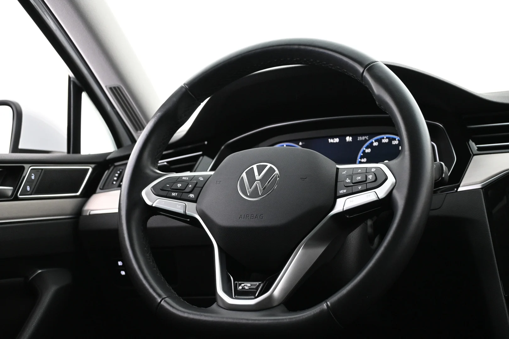 Car Image - 7zaZpTAXNdEhu8FVYvxFL0
