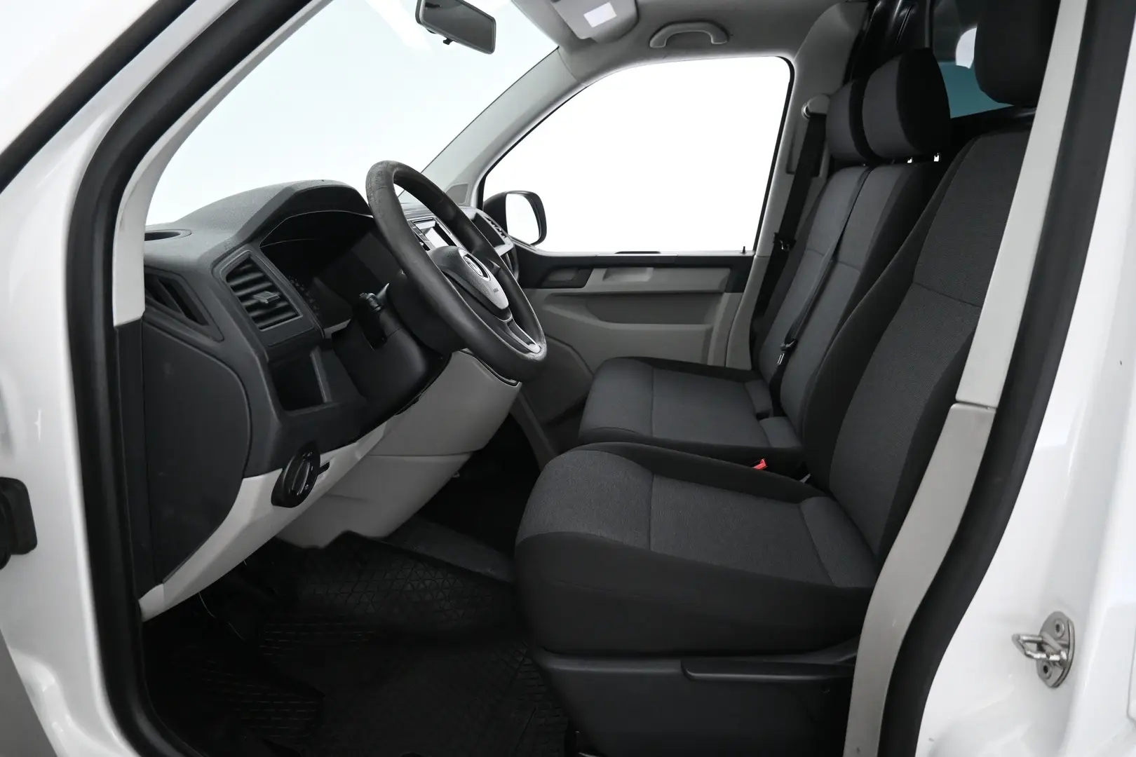 Car Image - AOCwEuwV8adroO3NOK2hh