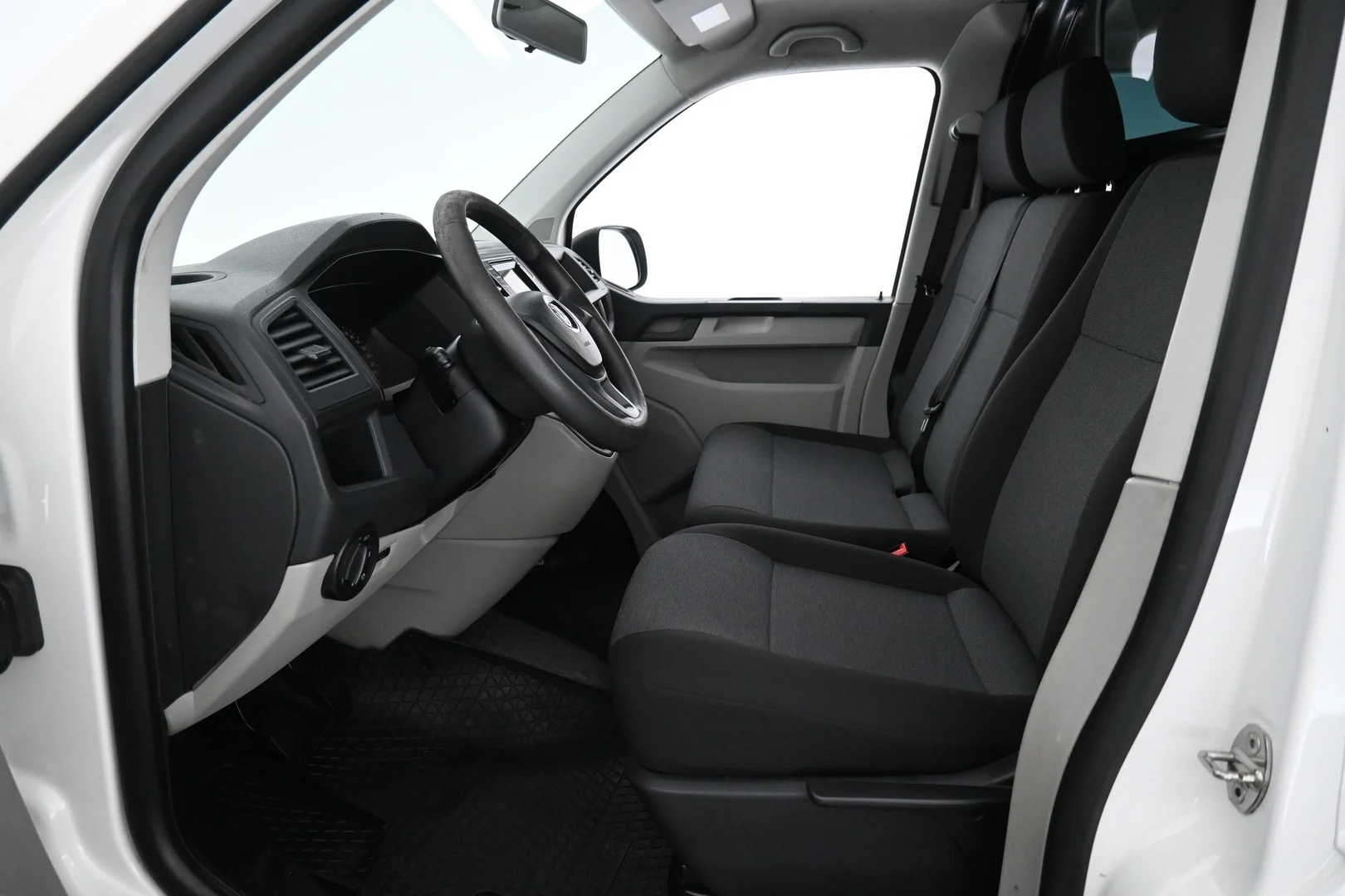 Car Image - AOCwEuwV8adroO3NOK2hh
