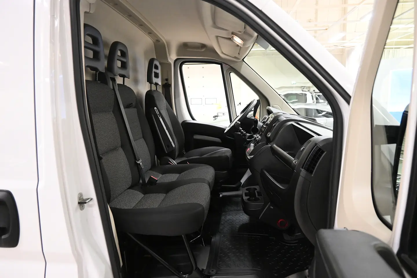Car Image - 6Dn73sRGvTxfNKcRKL3wSb