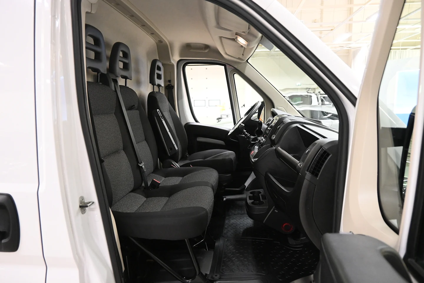 Car Image - 6Dn73sRGvTxfNKcRKL3wSb