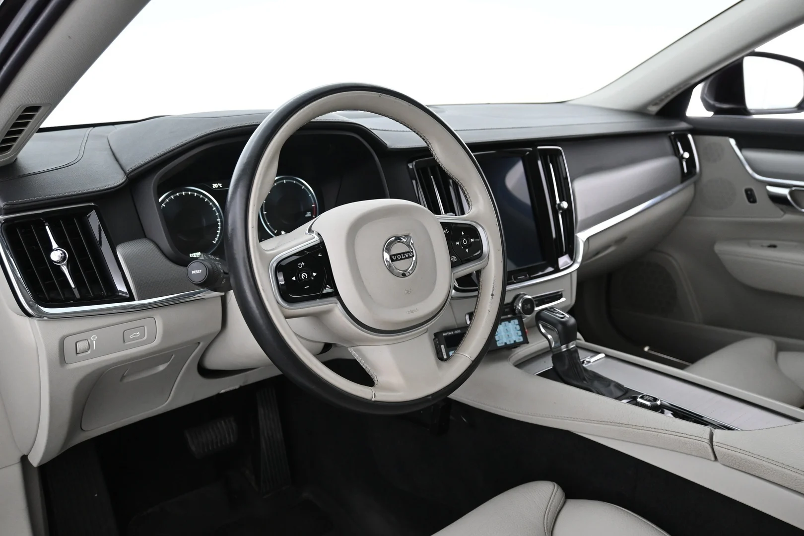 Car Image - 1AxNoMXUem26o9svPe7VDR
