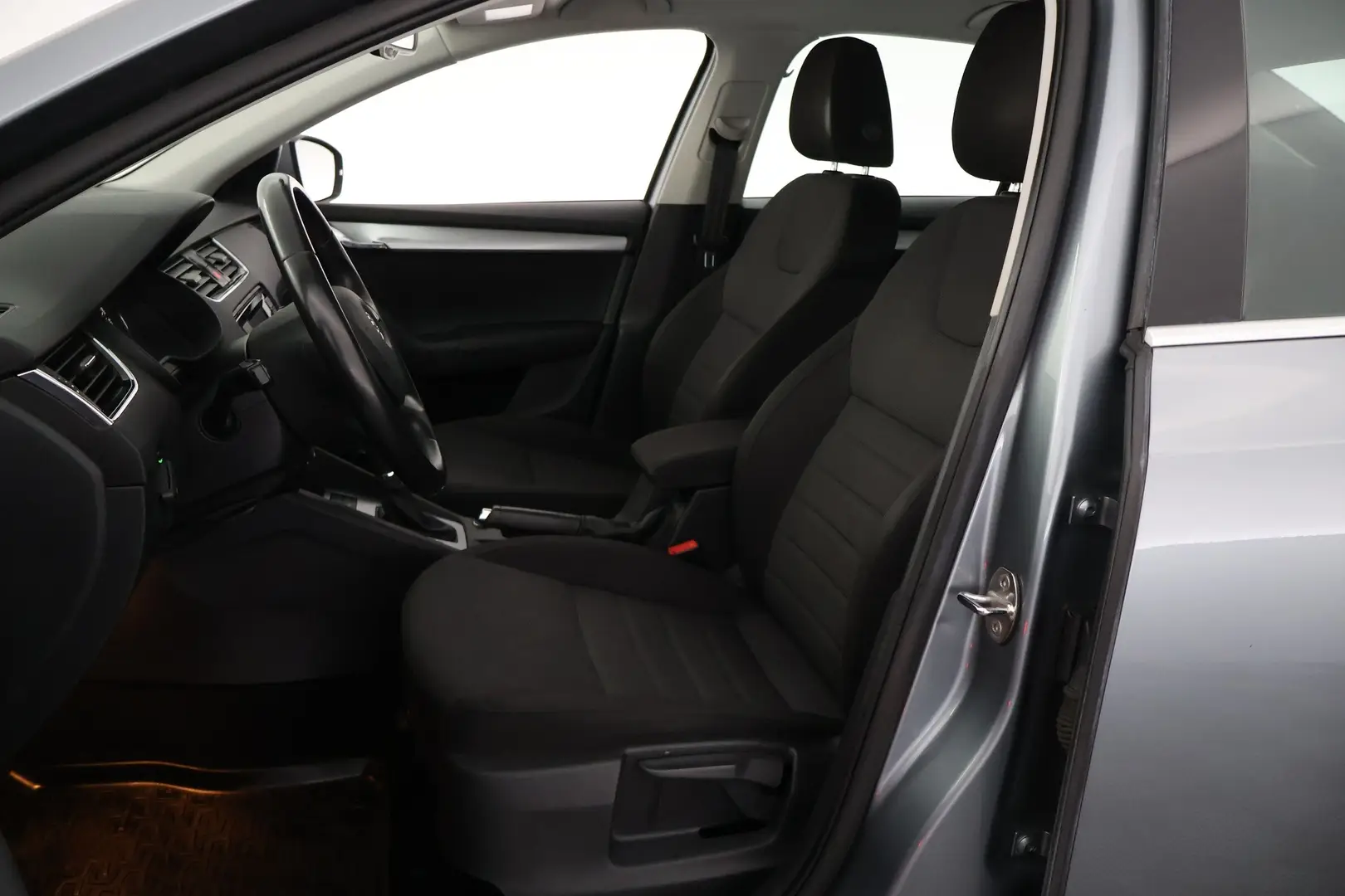 Car Image - 2KReNB5nDt2A1FEq3k46p3