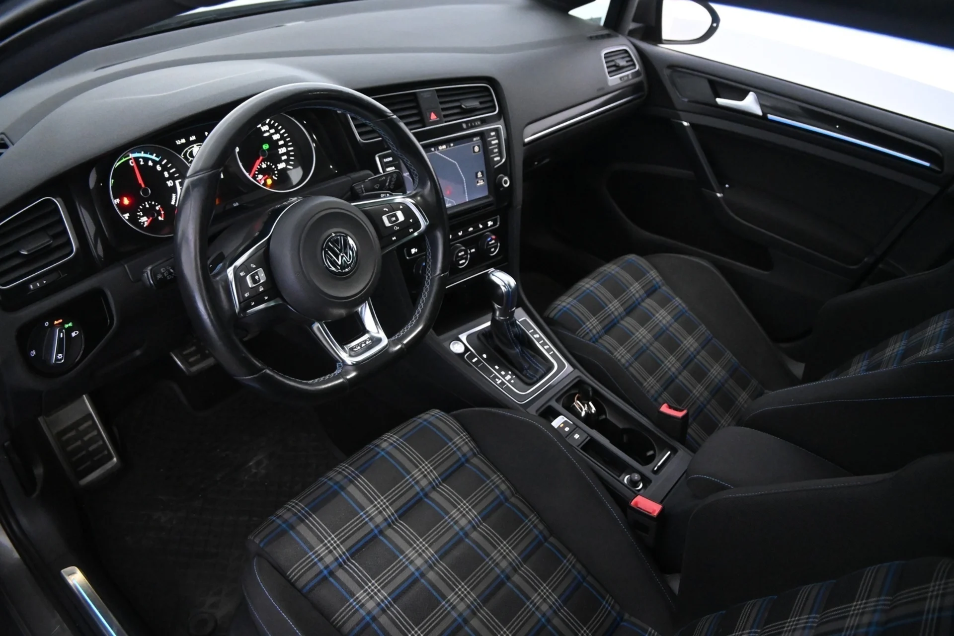 Car Image - 3qFSzPUPSxeSyRX1noyrBG