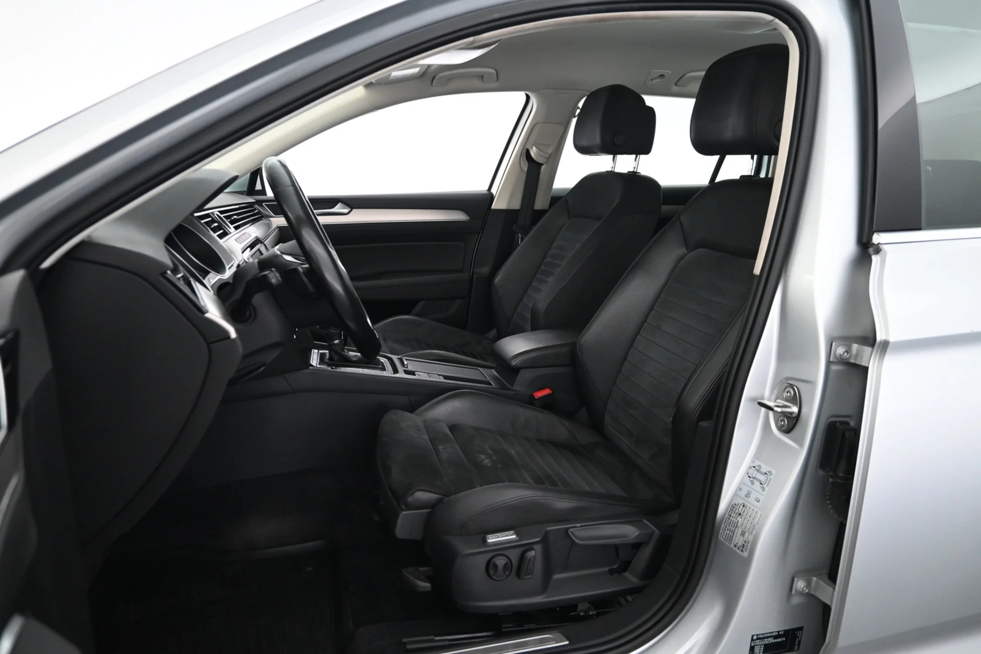 Car Image - 79y9ujzms06E6jqRuoKgwj