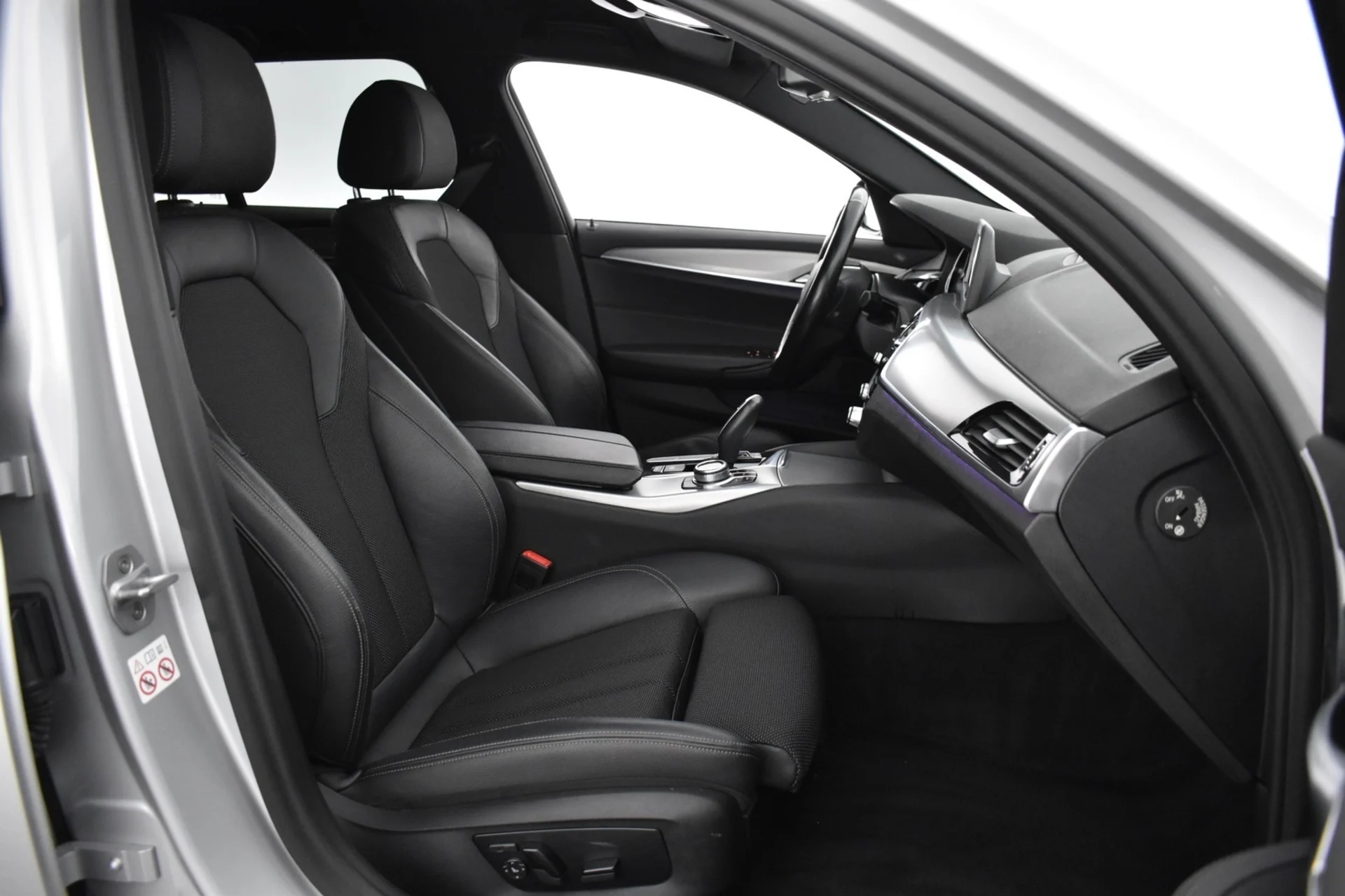 Car Image - 5KQ6bxH94qtvrlOJNzSzxl