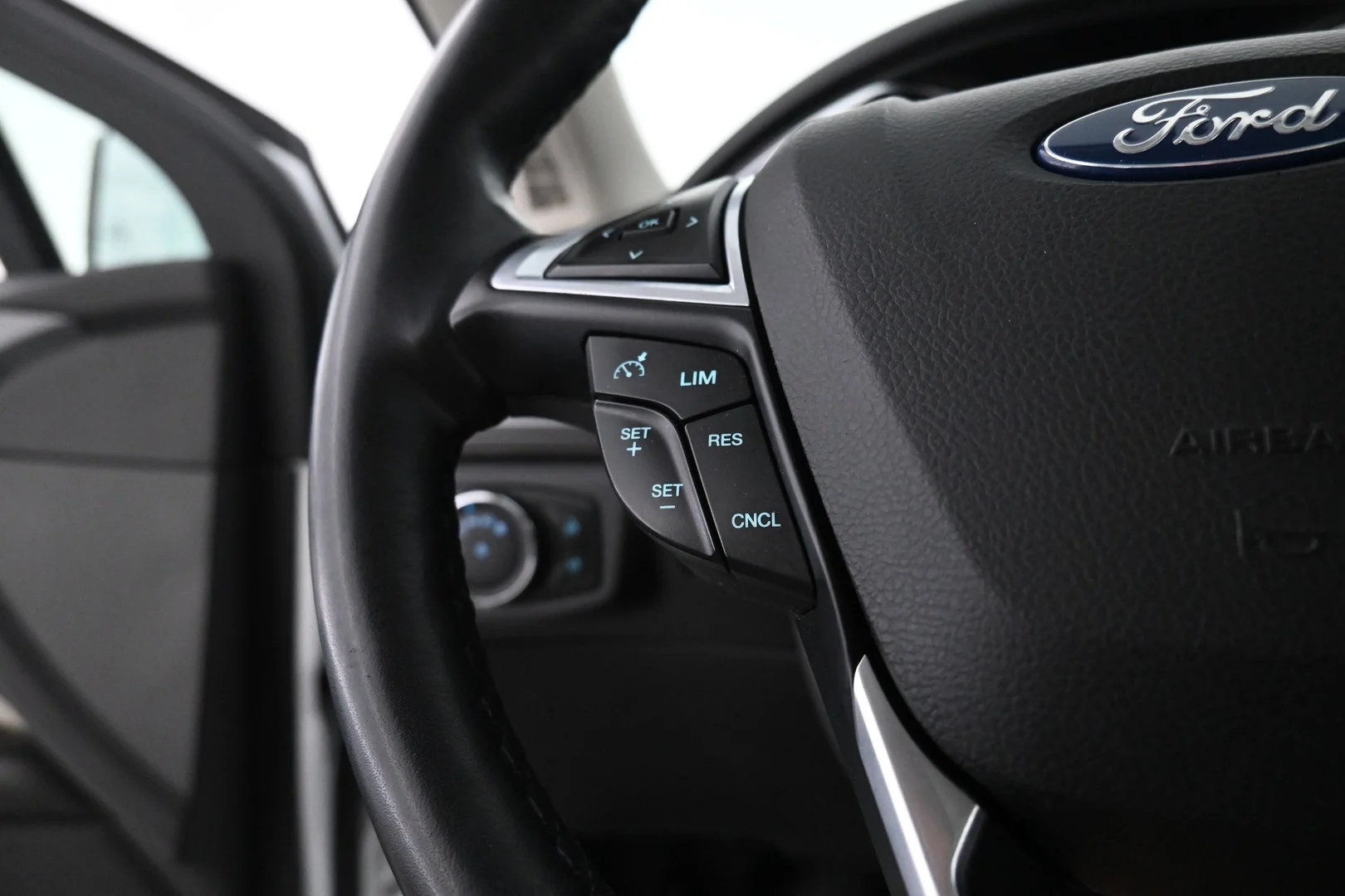Car Image - bT3wZ27TtceL7gD34Y1rc