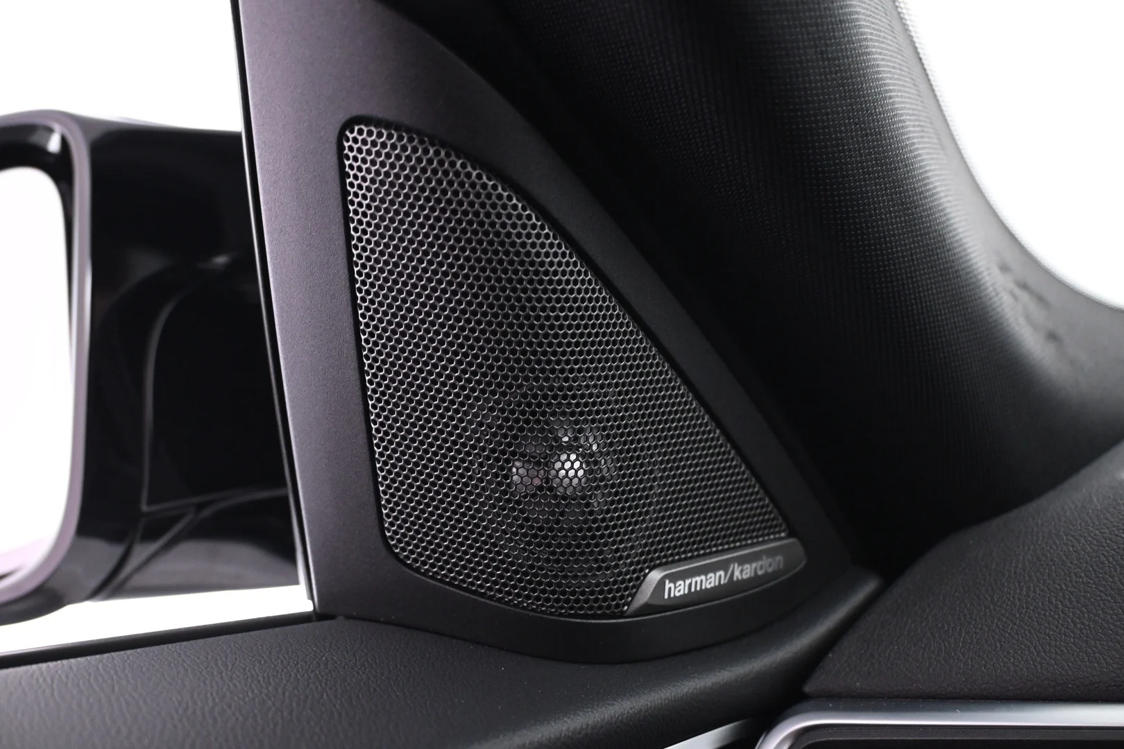 Car Image - 3pIQgeOYHEHAcecIb4hn3y