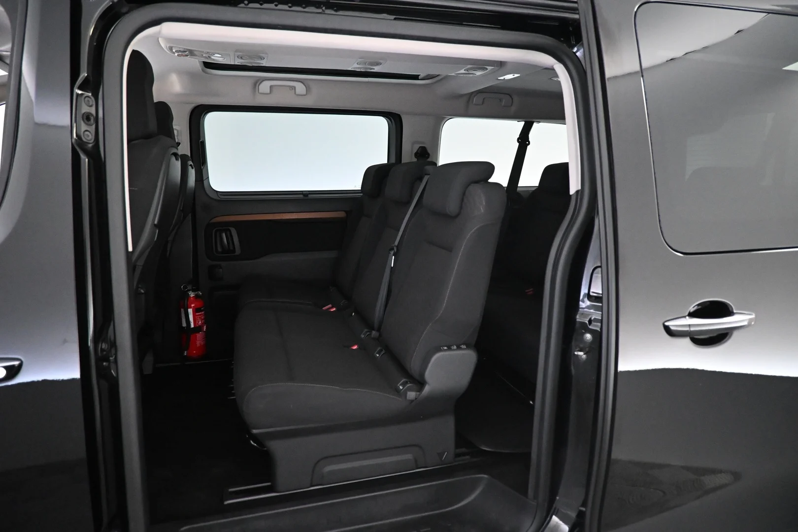 Car Image - 3iaCqEc7MrxJRVo2mOpnrD