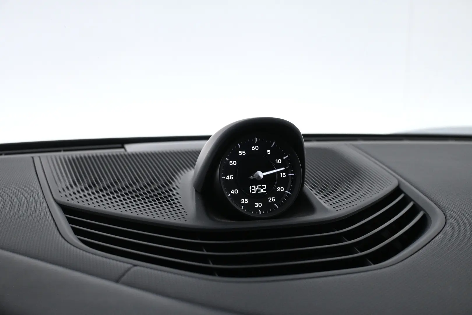 Car Image - 7E8xzHKbJWzuPzlSNqn8ad