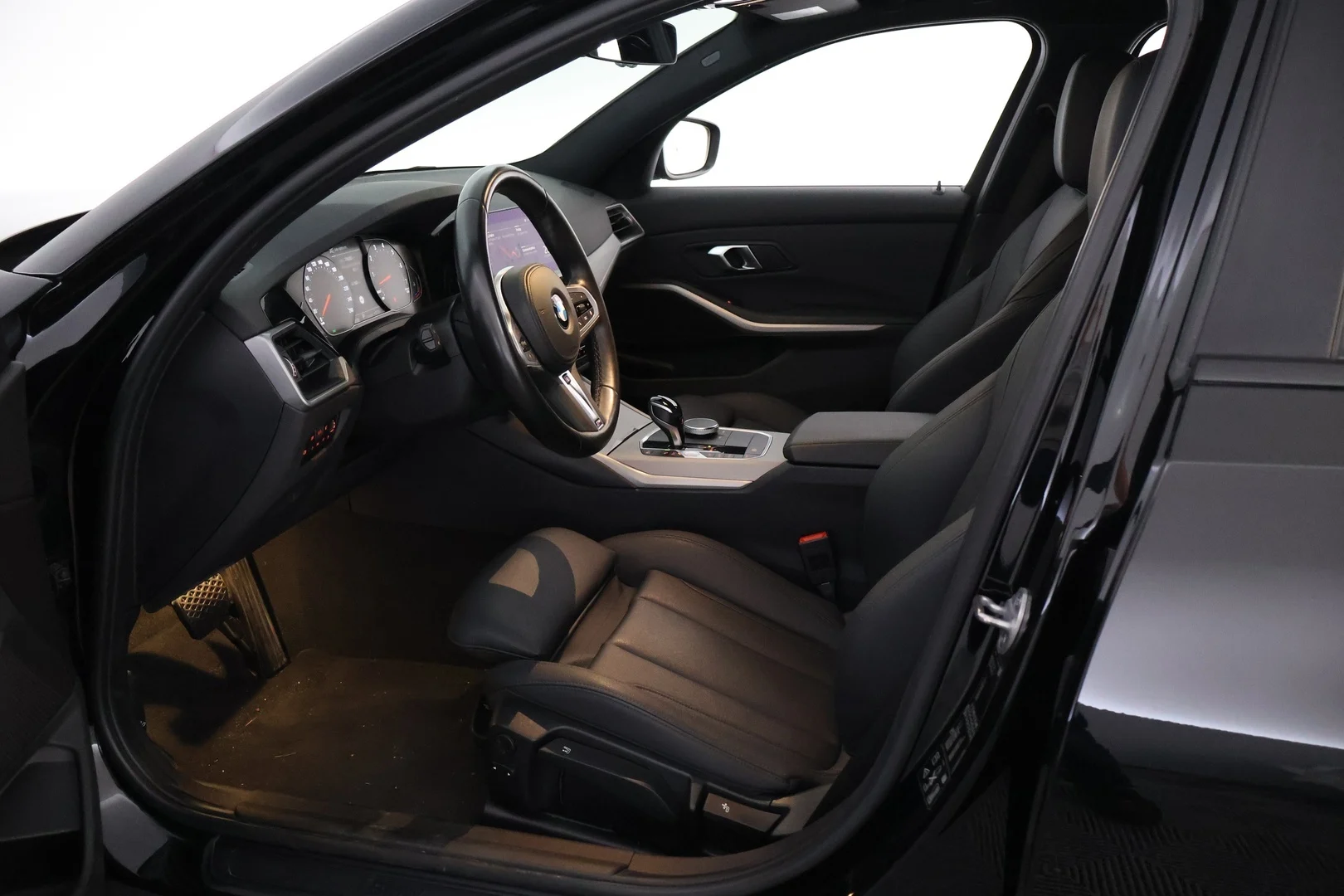 Car Image - 7iaKg6CrznIr3WbaizKmhO
