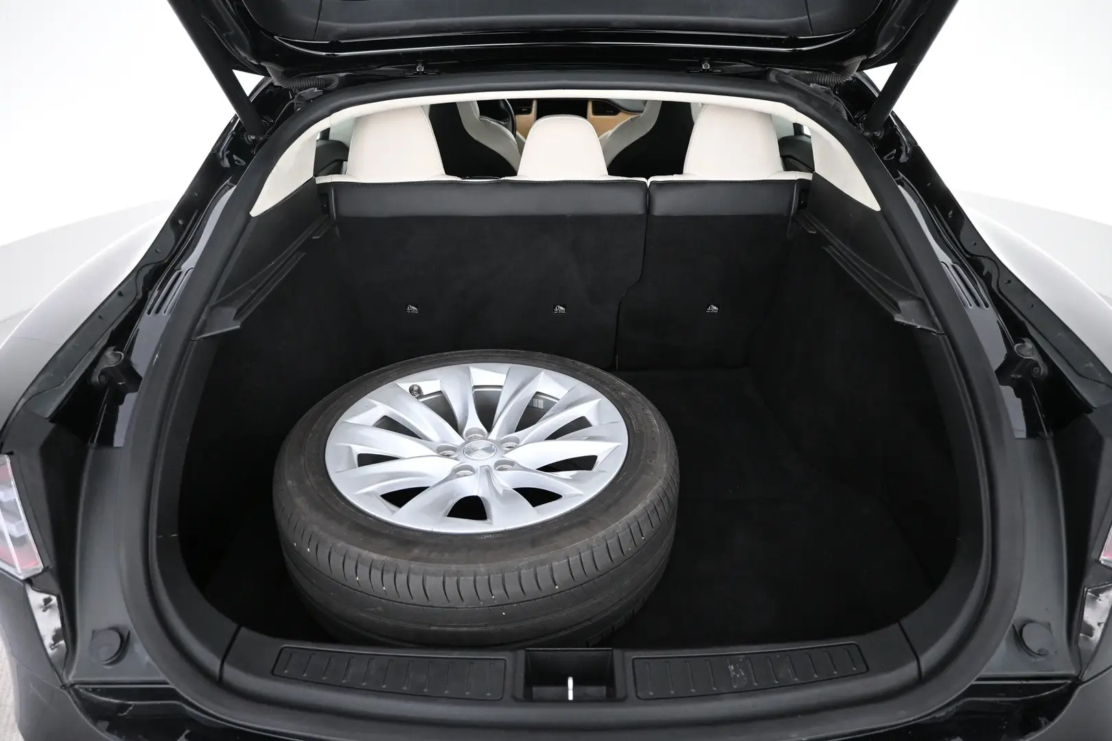 Car Image - 7v5E37ez4iaST2zpj2sleO
