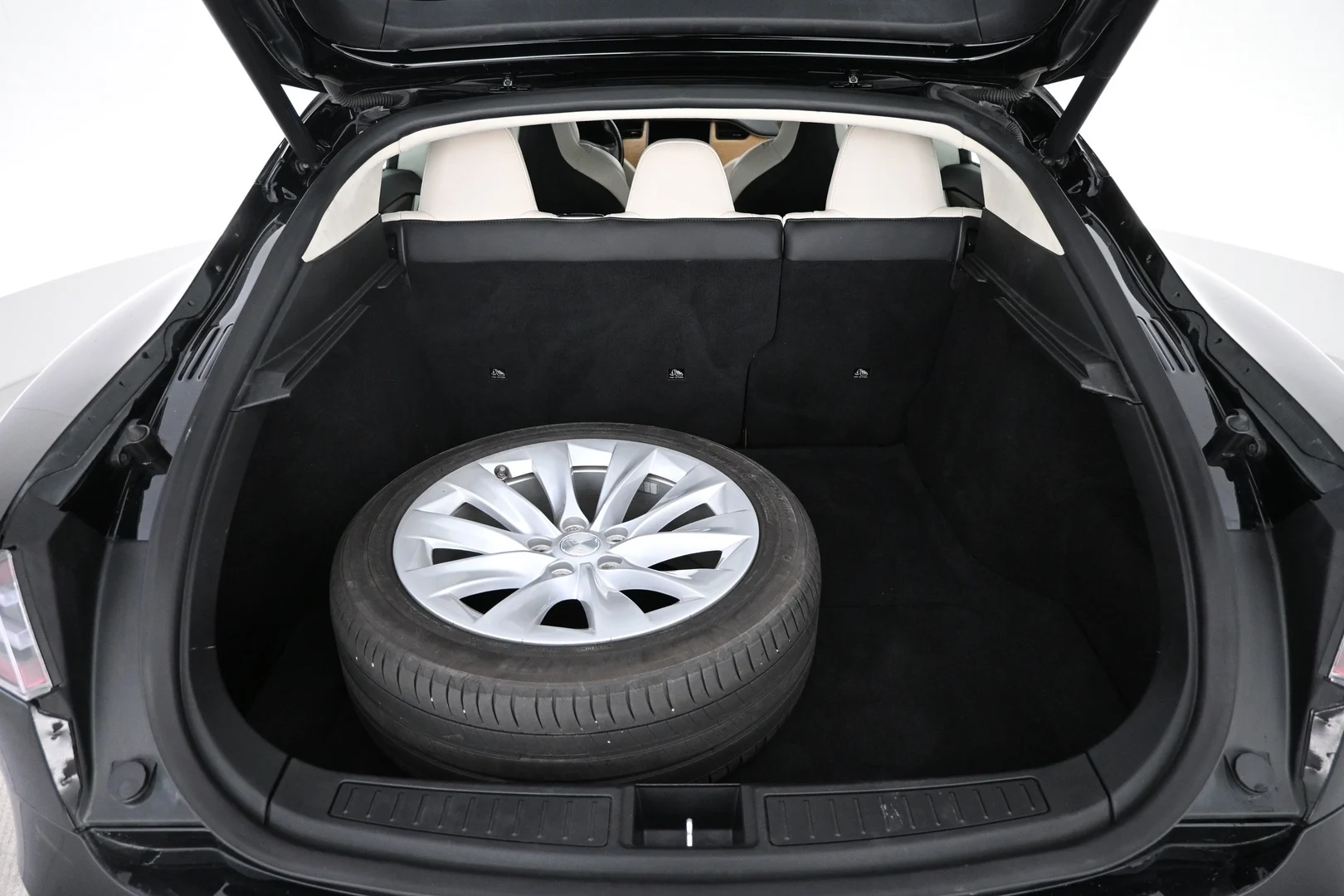 Car Image - 7v5E37ez4iaST2zpj2sleO
