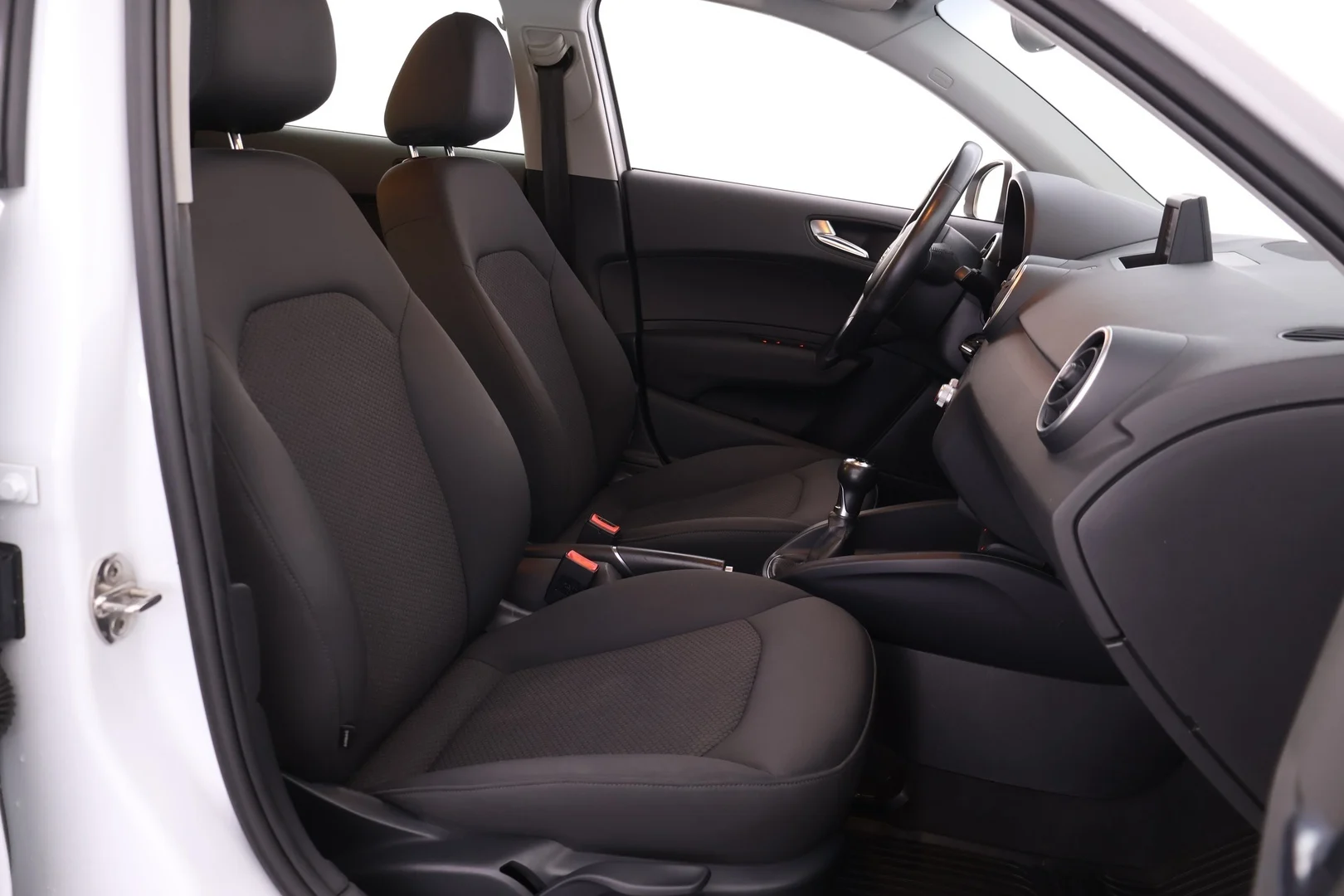 Car Image - 1HGKg1CDUEWT3058Y4wKlO