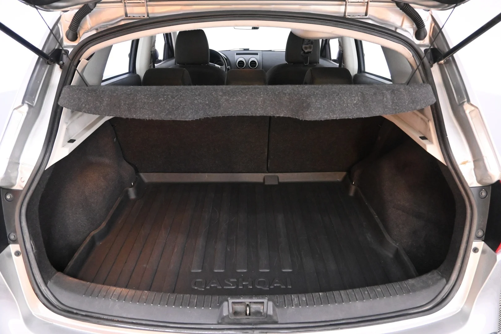 Car Image - 17wj03fBq59DSC4THrWWfd