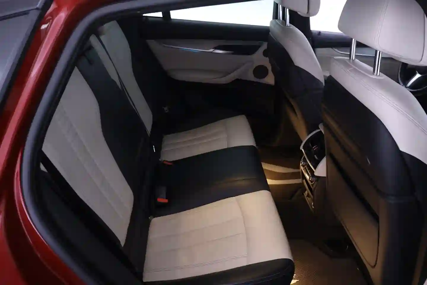 Car Image - 6UZspv60ugRmlx3Phaac8Y