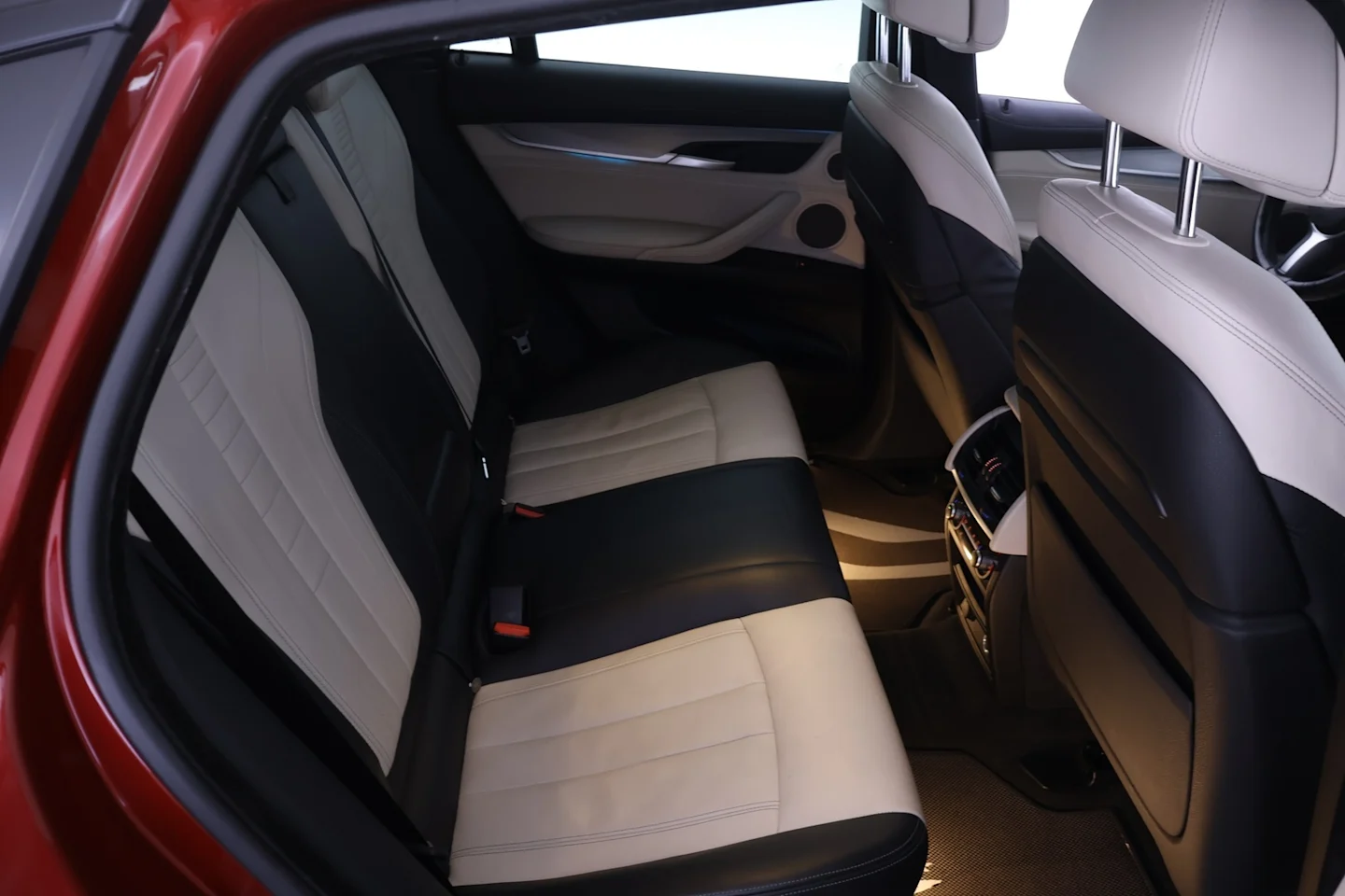 Car Image - 6UZspv60ugRmlx3Phaac8Y