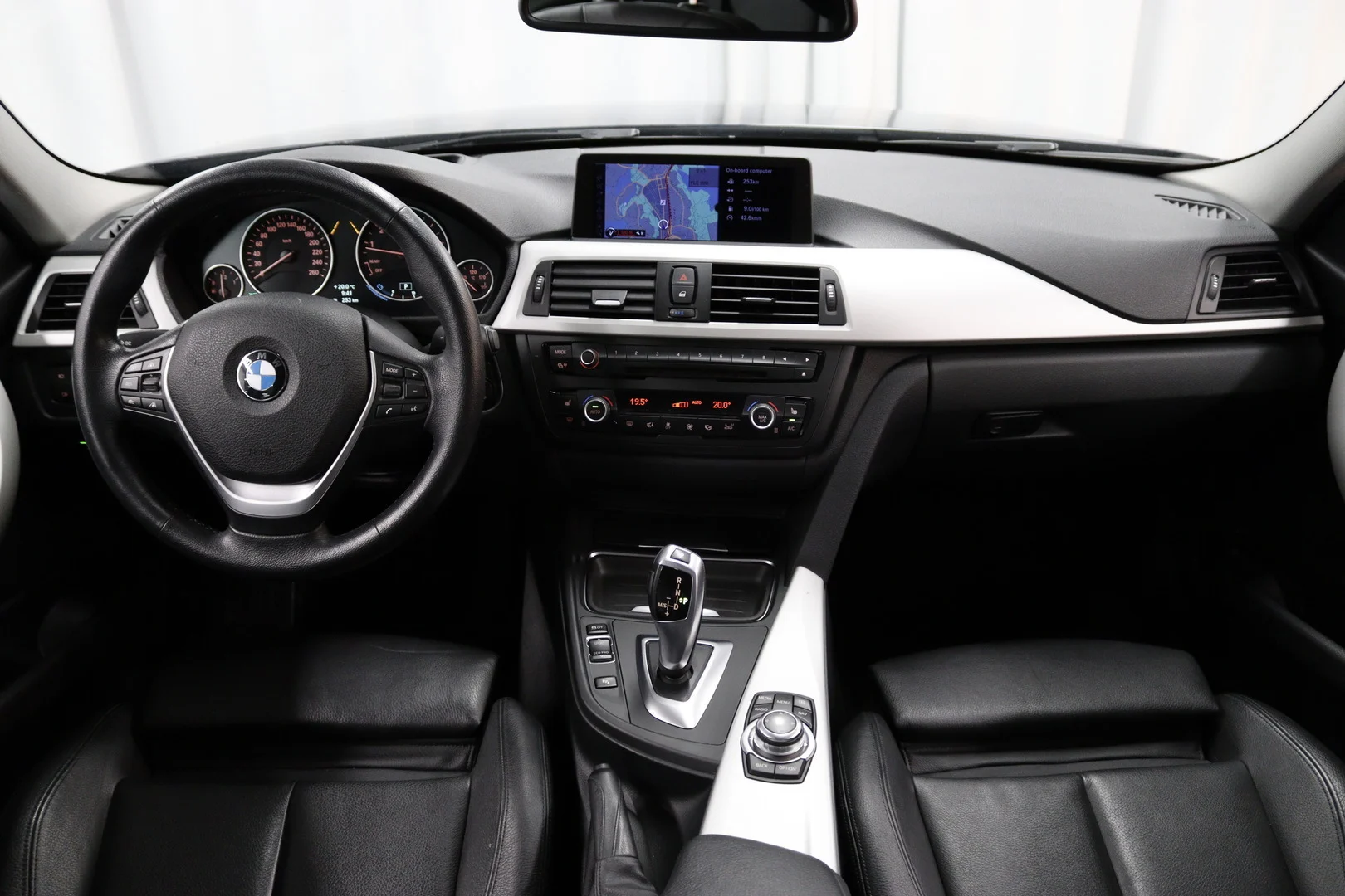 Car Image - Xvd42jxaVaFmPRf5fSVdh