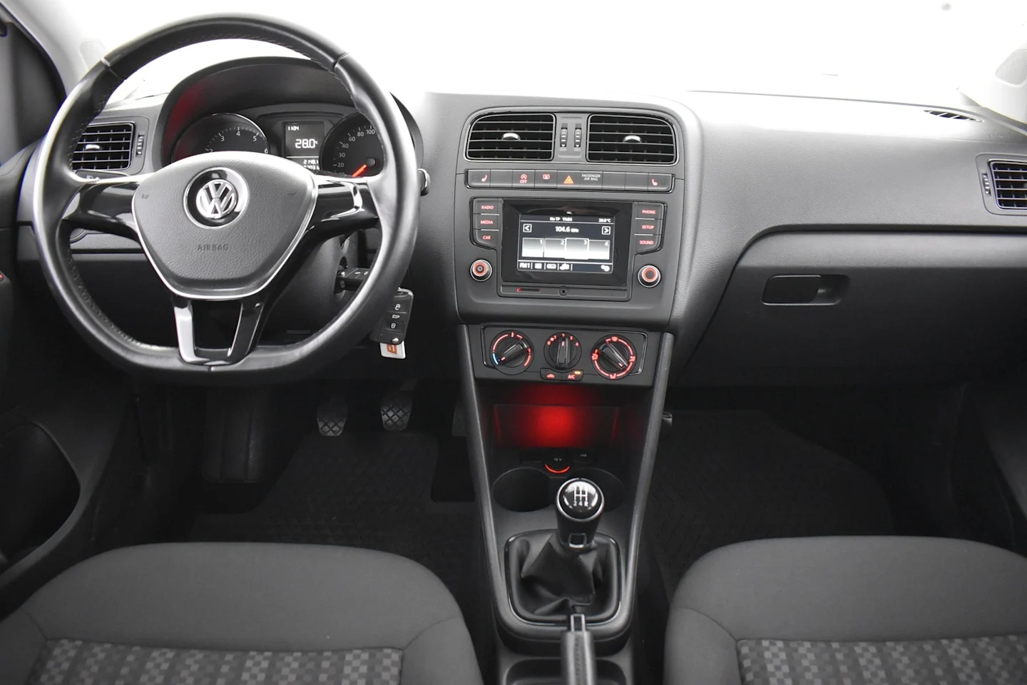 Car Image - 3P4i5oowBSbQaZFwJTfRf8