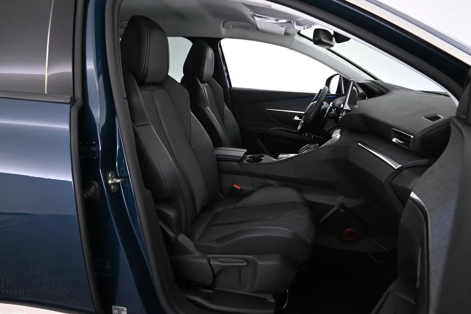 Car Image - 3R0En8F9nL2cBXsMDIMh8N
