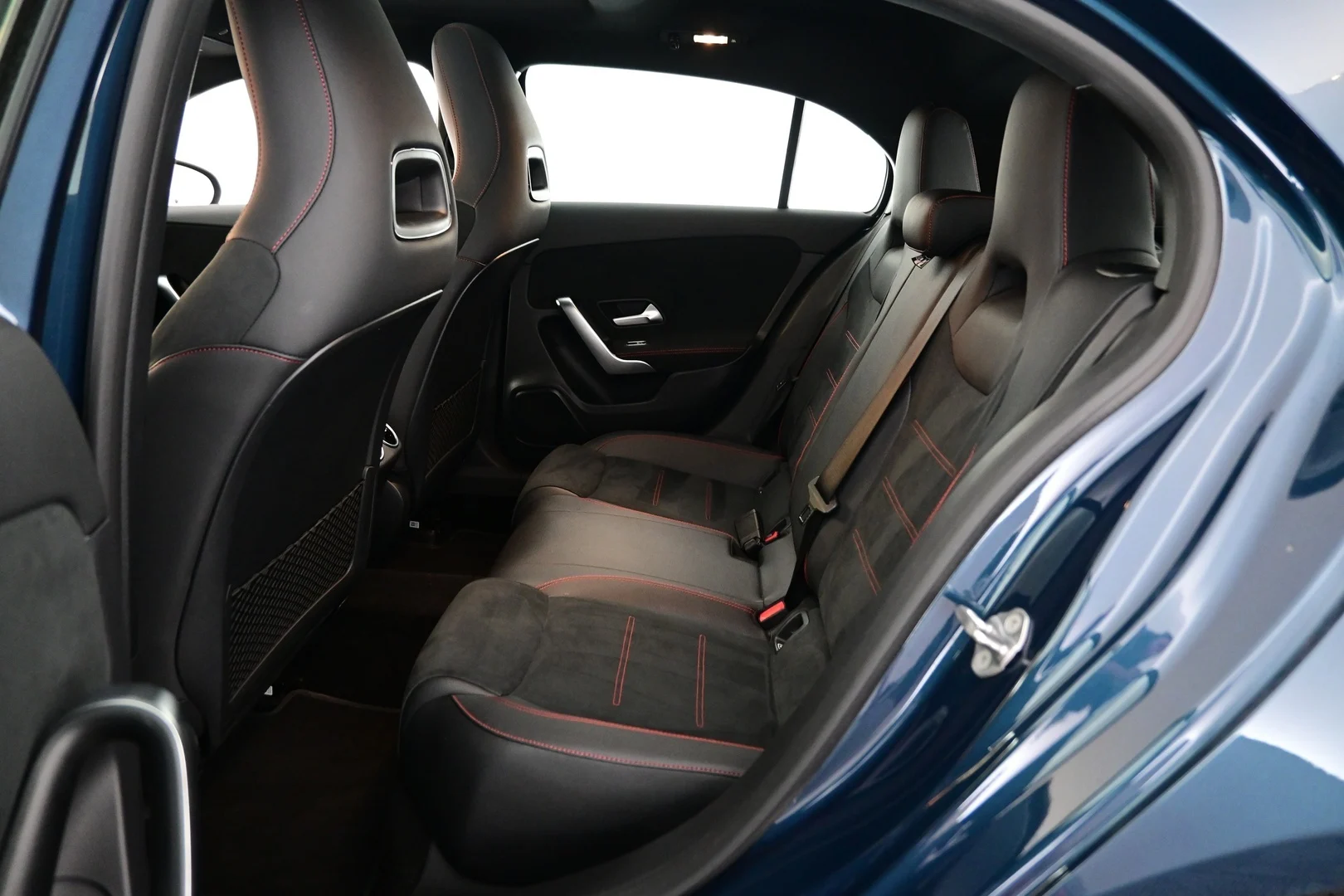 Car Image - 2b4rnY3FfOve3xMXLmhRTY