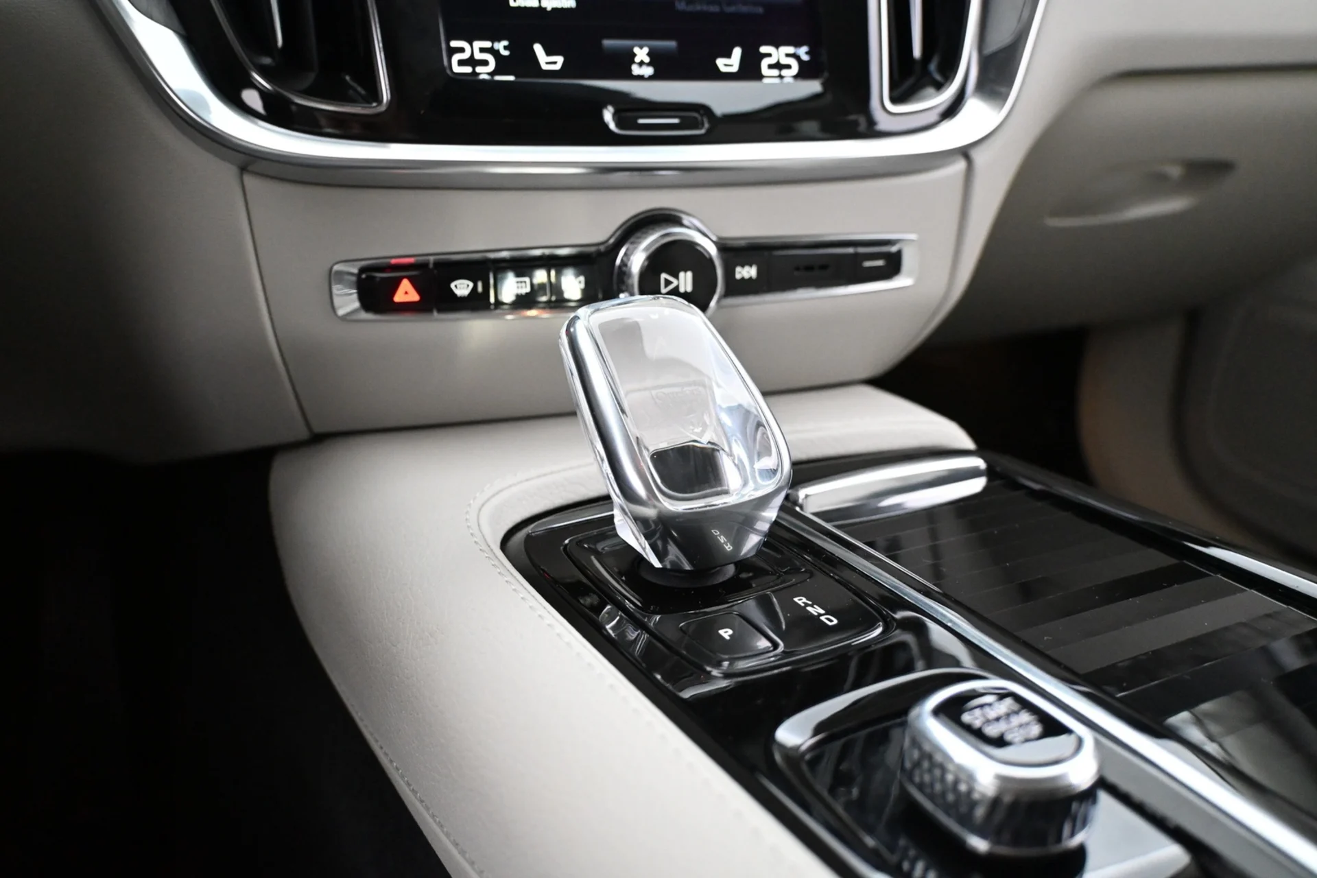 Car Image - BOeo3idWg761DcYUrPY8O