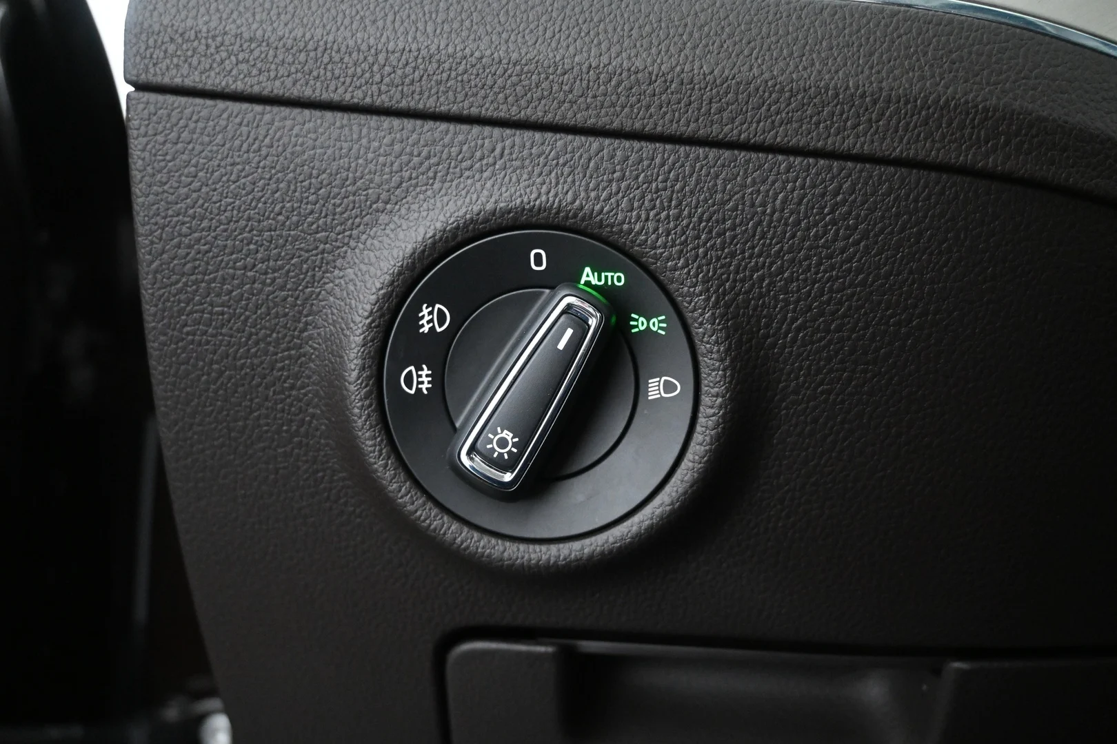 Car Image - 4PqUBEFuIqOX1wb4KdMMYB