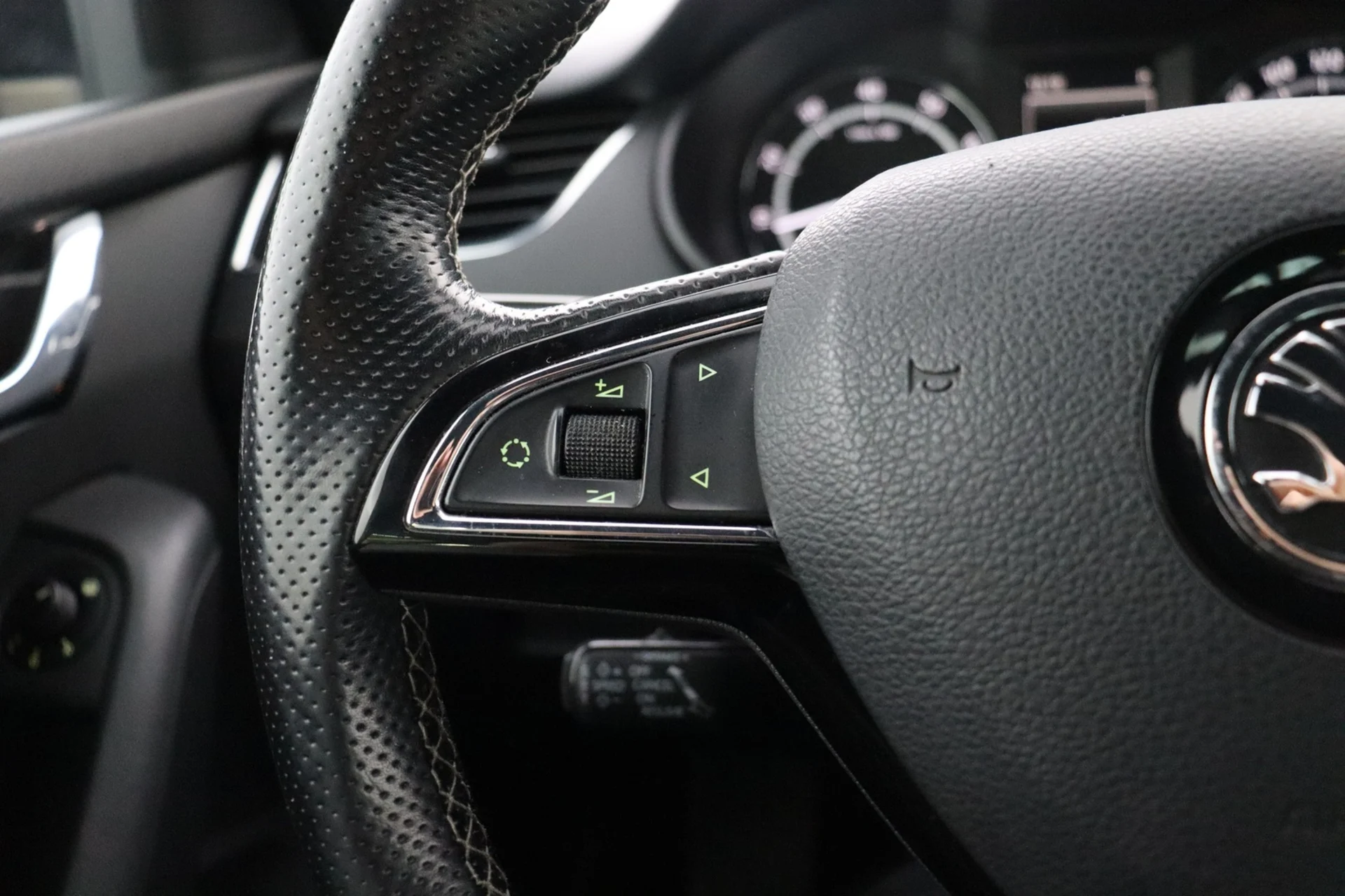 Car Image - 6OA9XdqLFa3XfooIkri4OM