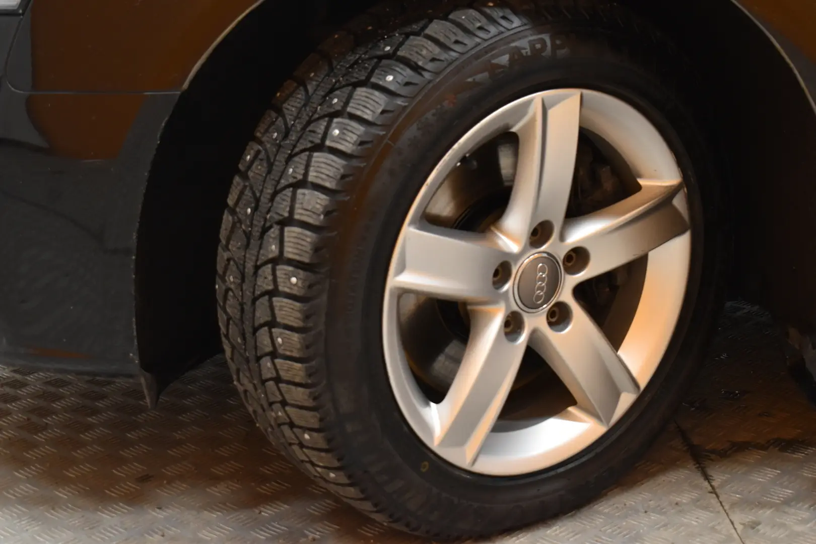 Car Image - 7l05E4mBfLhG6a9CCHYzQO