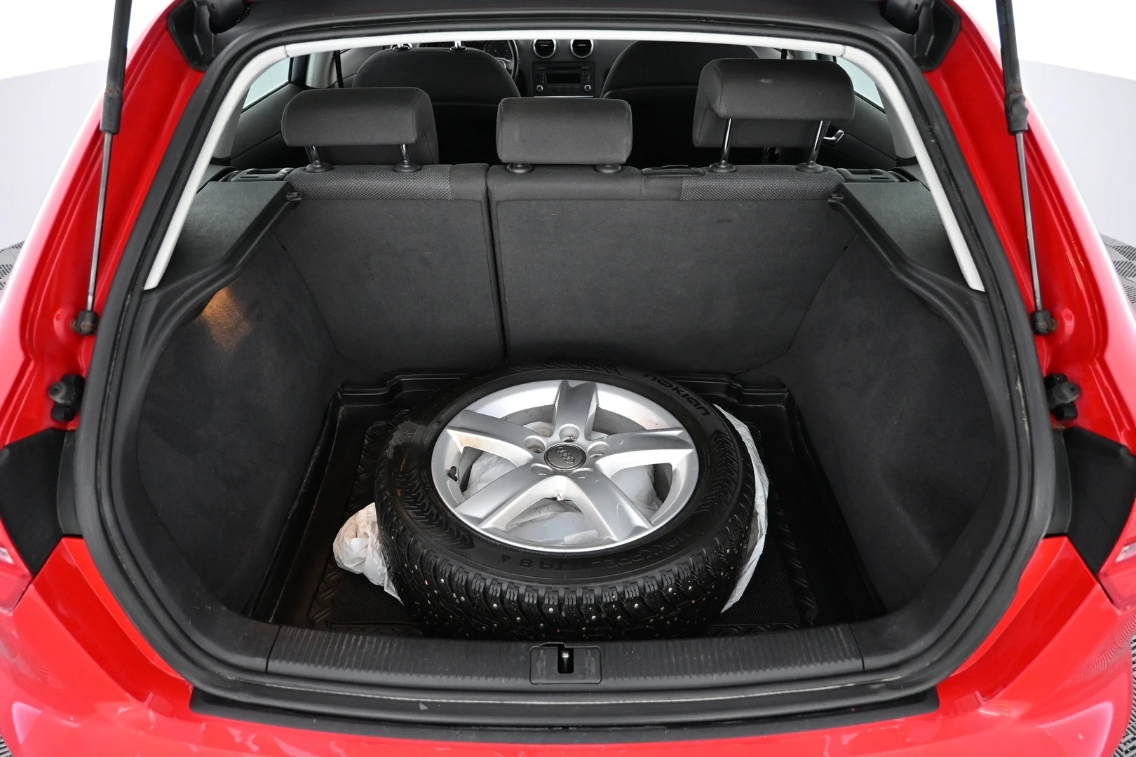 Car Image - 2ns6drg0MINeDFe6iZcxnn