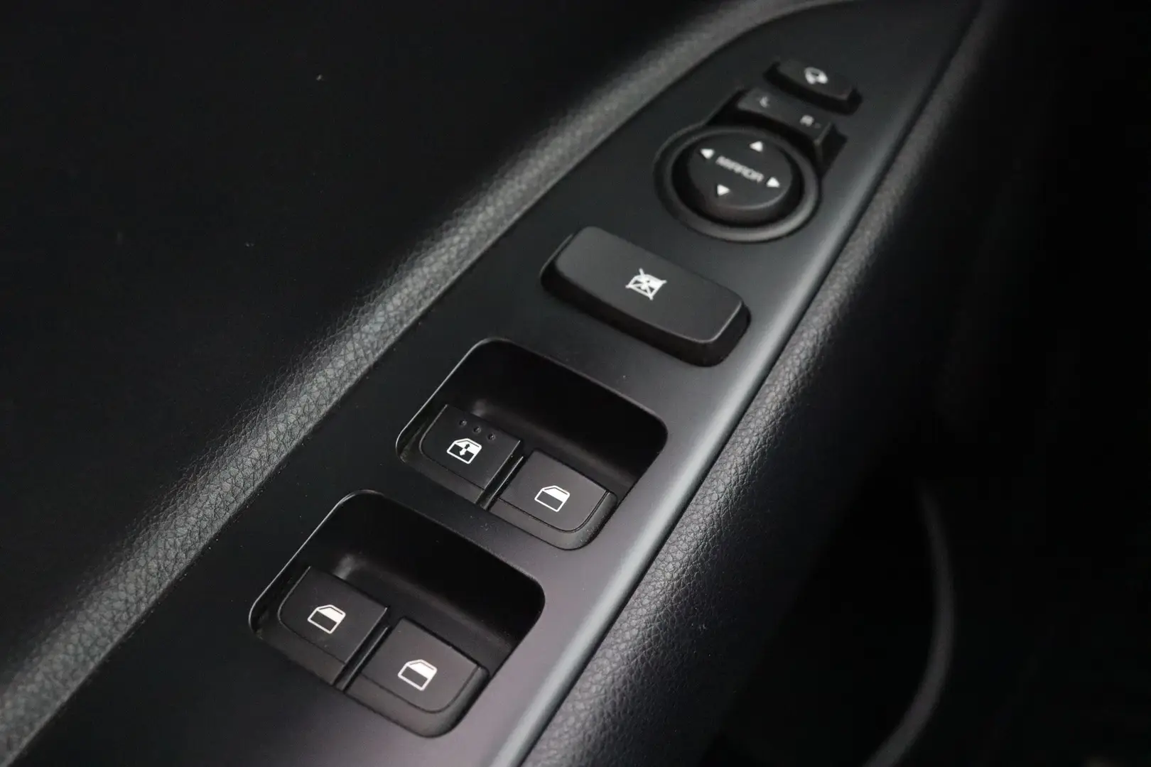 Car Image - 10BI8ddJuoLpCsx9OikE29