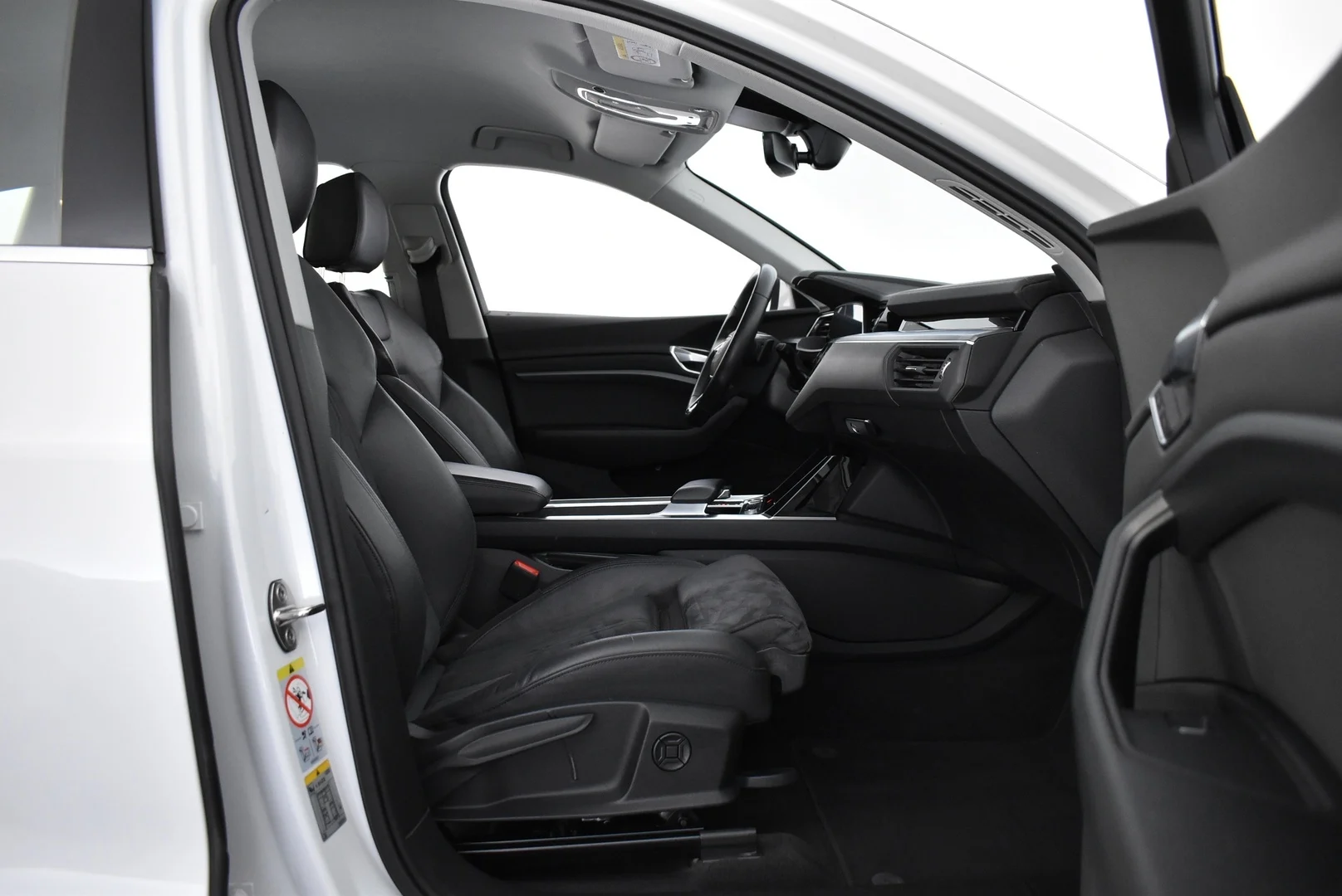 Car Image - 1JfsIEGSVWc74AAxnOY45c