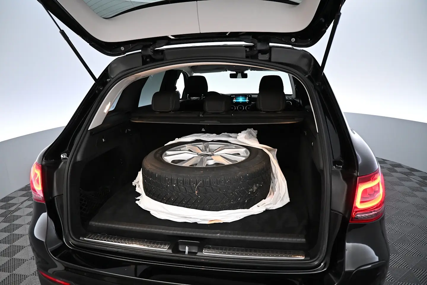Car Image - 4vAHiGUG72LpAgkBj7Vr2d