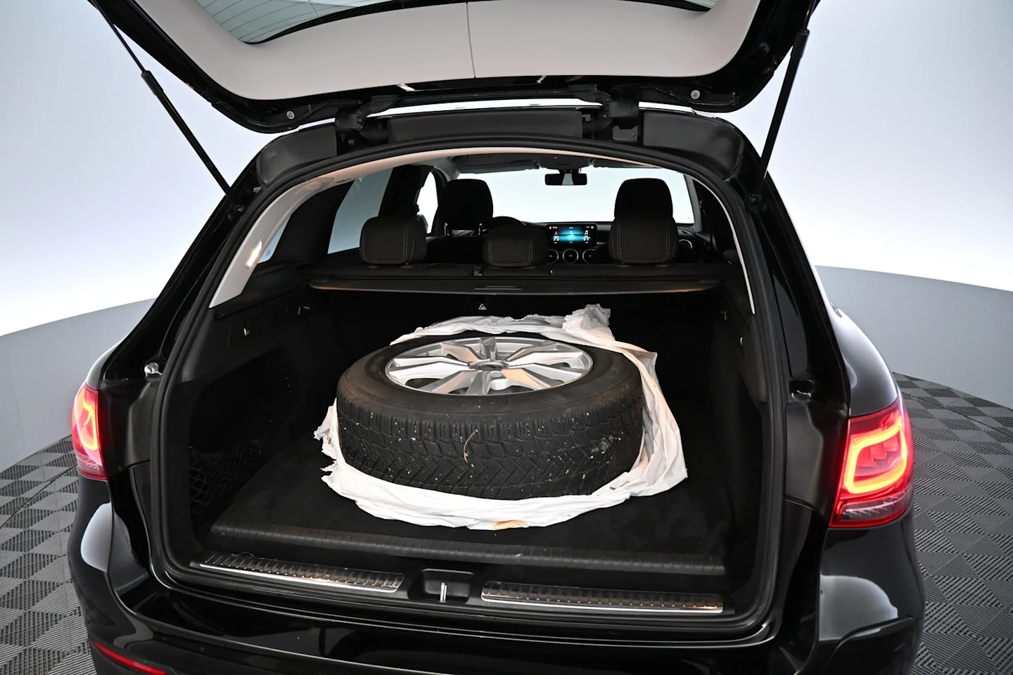 Car Image - 4vAHiGUG72LpAgkBj7Vr2d