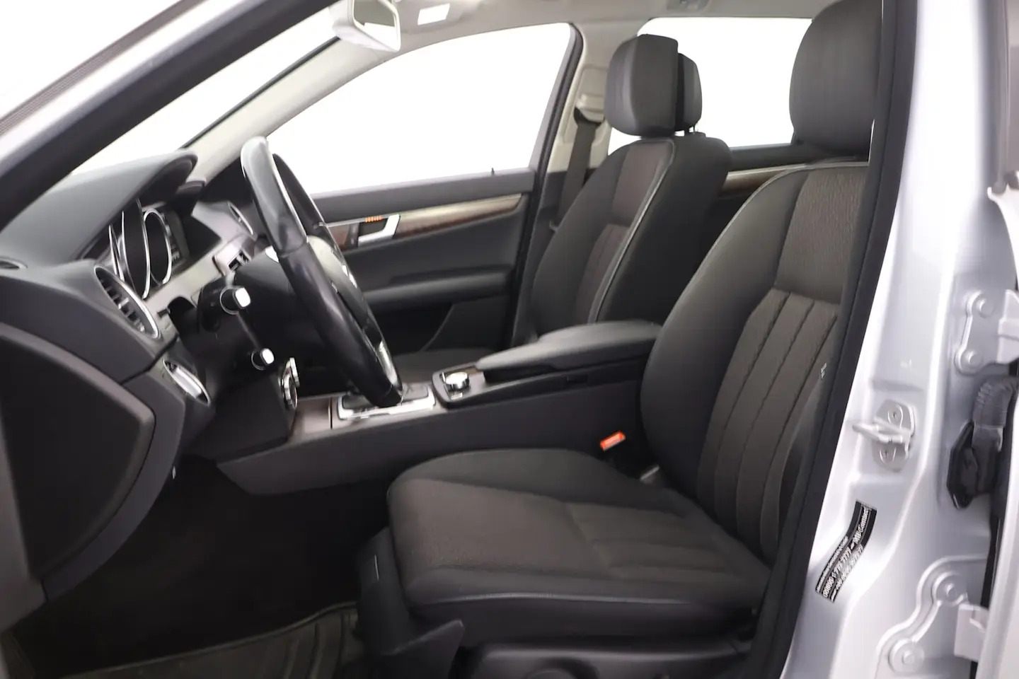 Car Image - 2nVkxbRWTzpZ7IR2moNT4Y