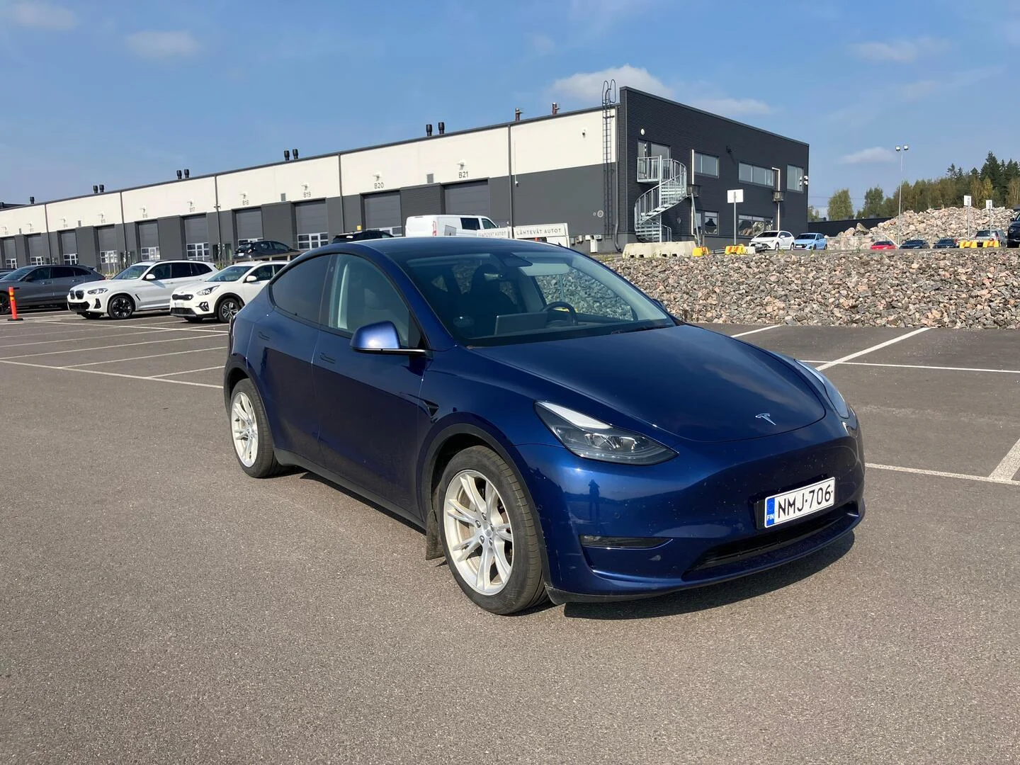Car Image - hqbkPpFm3EpZ3H1aTdoAR