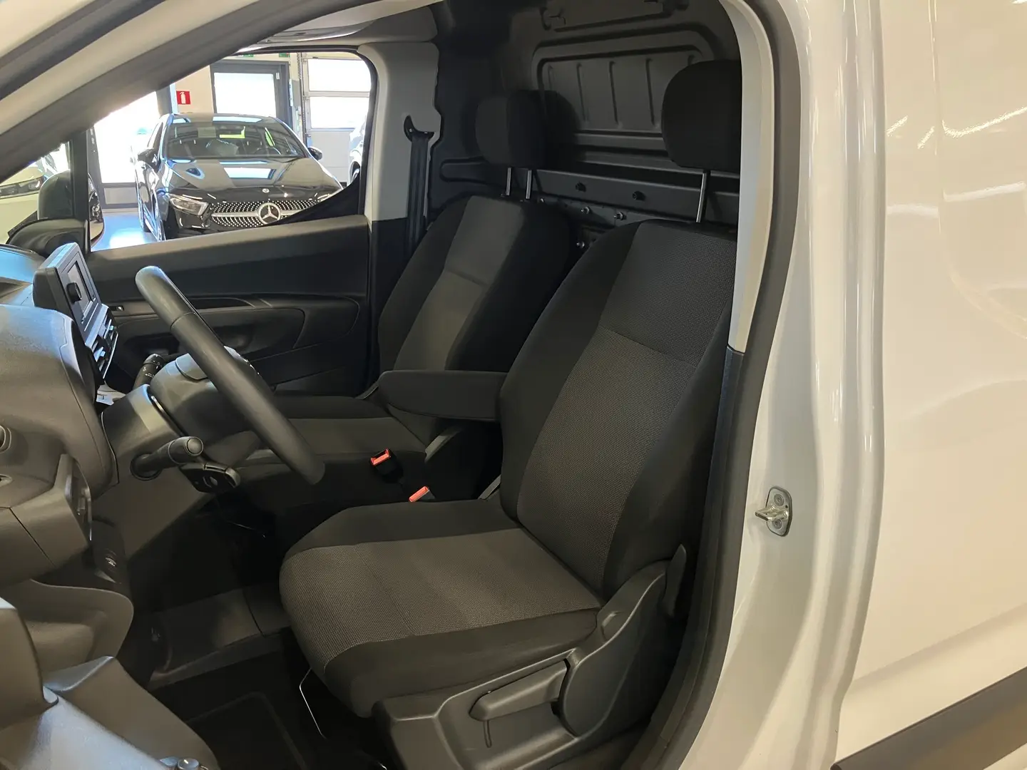 Car Image - 1hPNp13ZmPf5oM2G6Thmbs