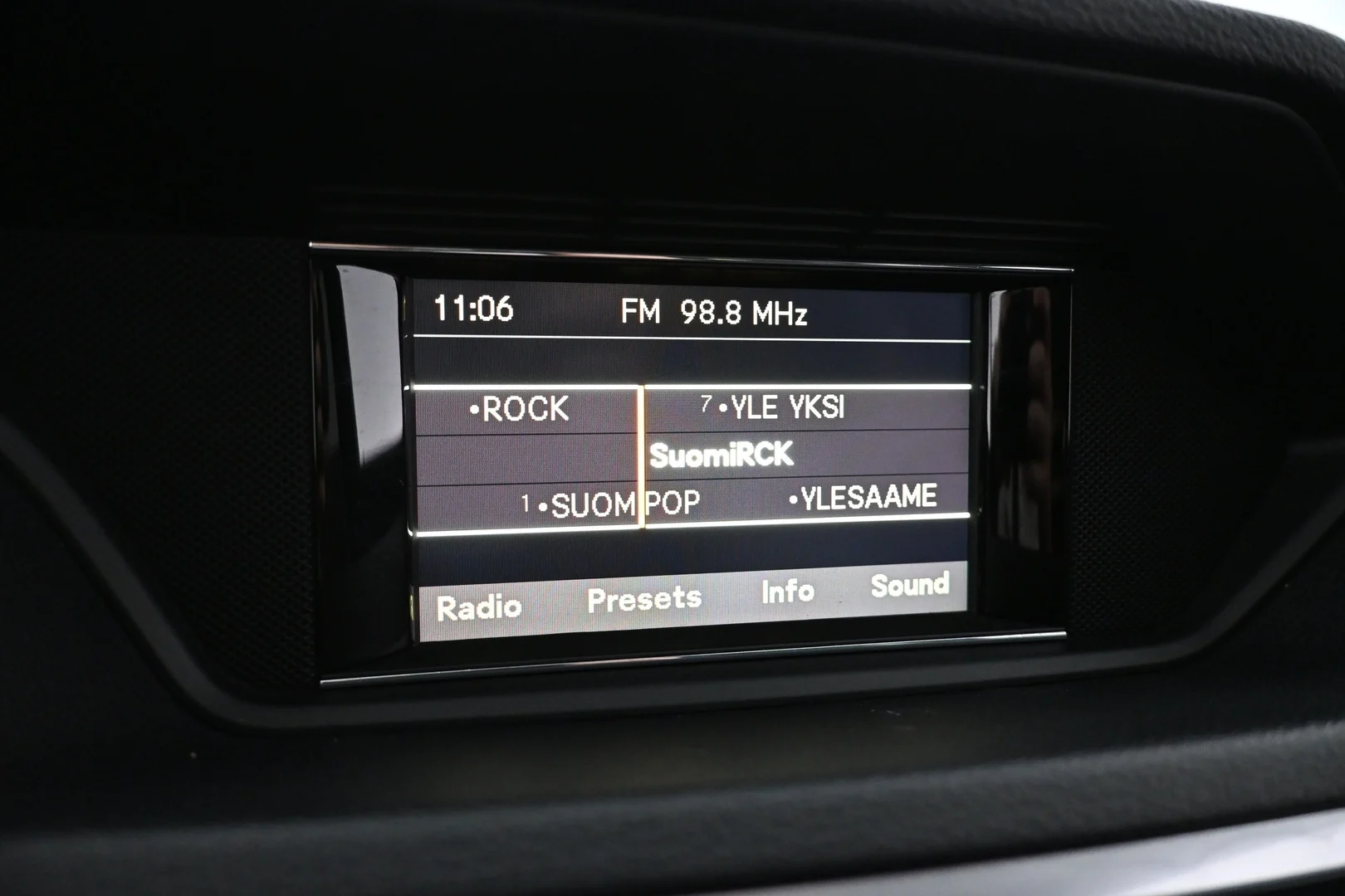 Car Image - 1FRUAW9MdCHkziJIwTnlvD