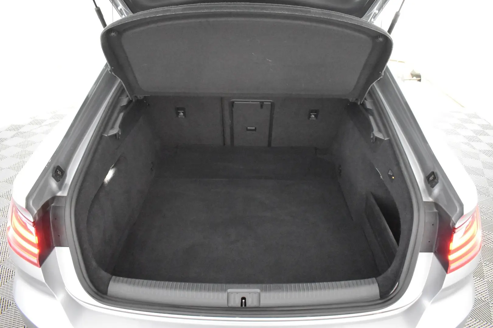Car Image - 2pai29HWUP5X9I6TNGUslb