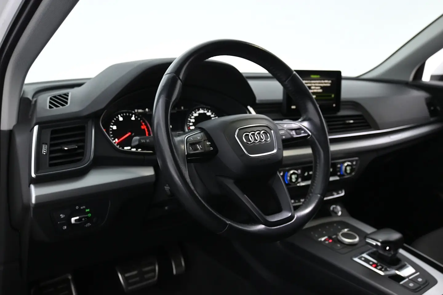 Car Image - 2CnLq8KtMV1dU9yyAWlHMA
