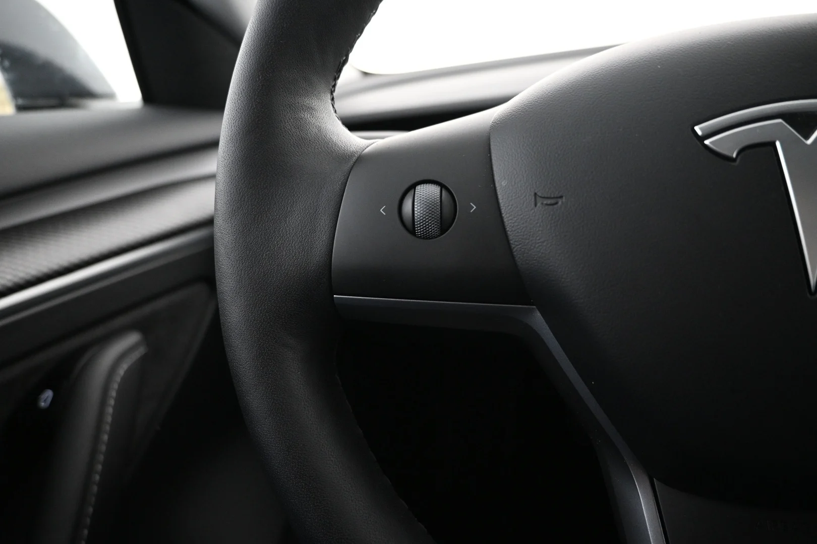 Car Image - 1y0Iio852xeTdeEdgehwwF