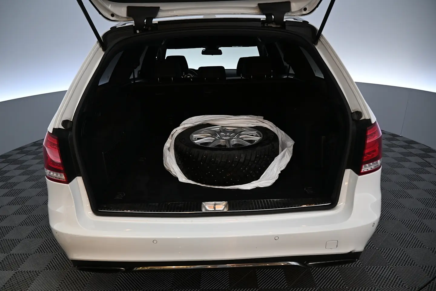 Car Image - 3PFnGsaaE8subWgQnA1tD3